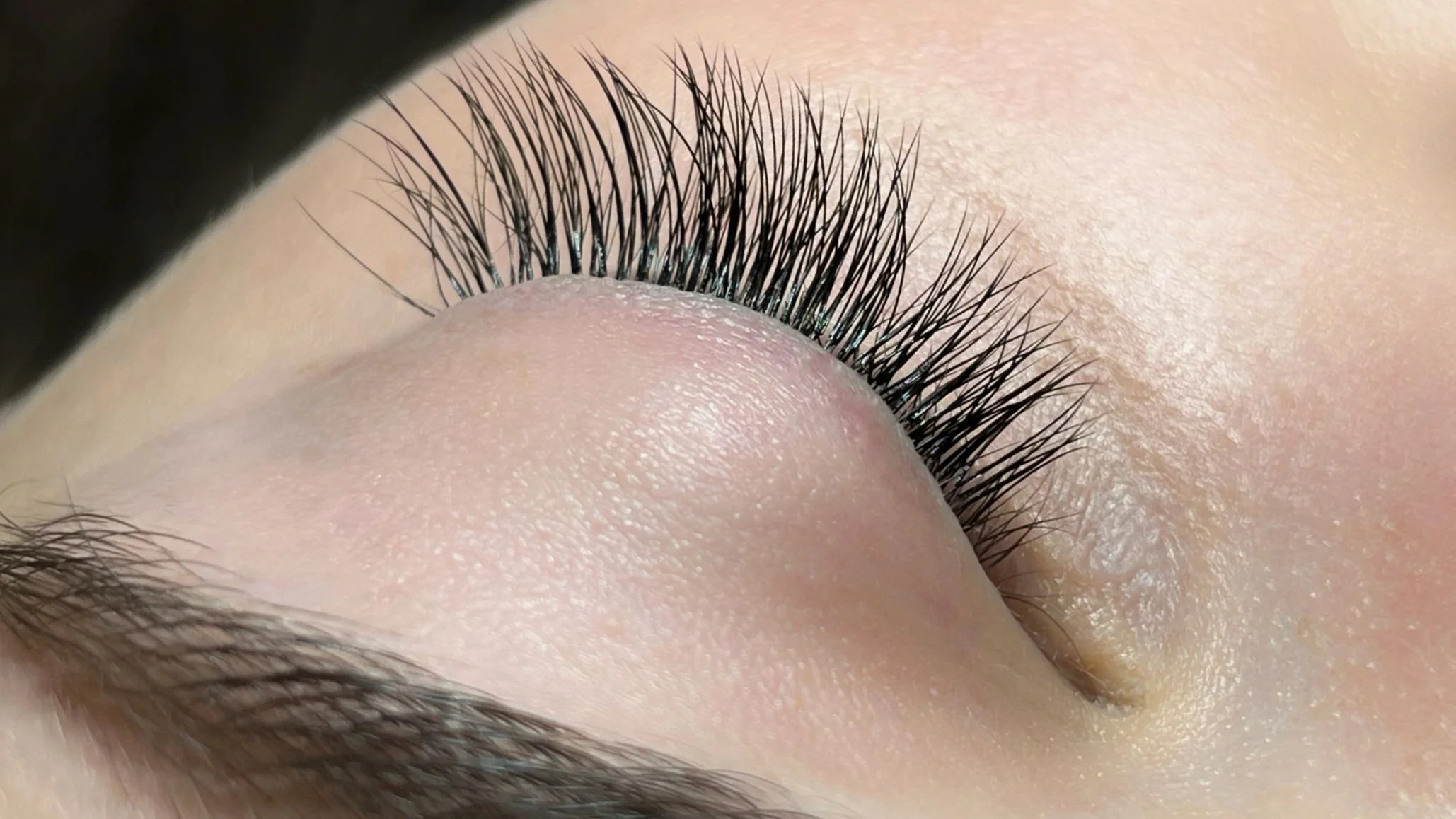 Glow Up with the Best Eyelash Extensions Calgary Has to Offer