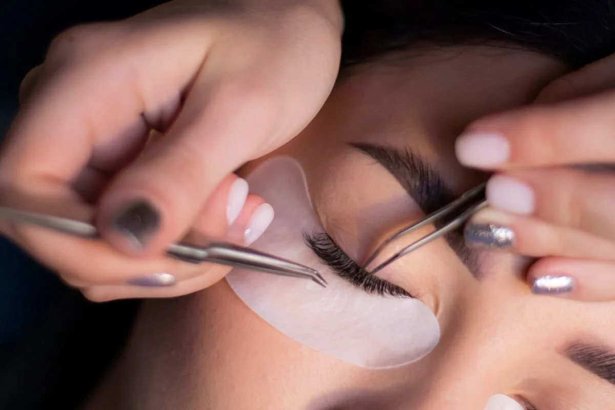 5 Clear Signs It’s Time for a Lash Fill