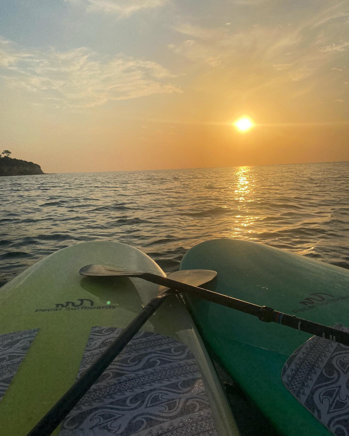 Sunset Session 🏖
📸 @per_the_frog 

@sup @suptours #suplife #summerbreeze #beachlife #beach #warnem&uuml;nde #rostock #handshape #mv #mvtutgut #rettungsgasserettetleben #bluesky #germany #supgirl #supgirls