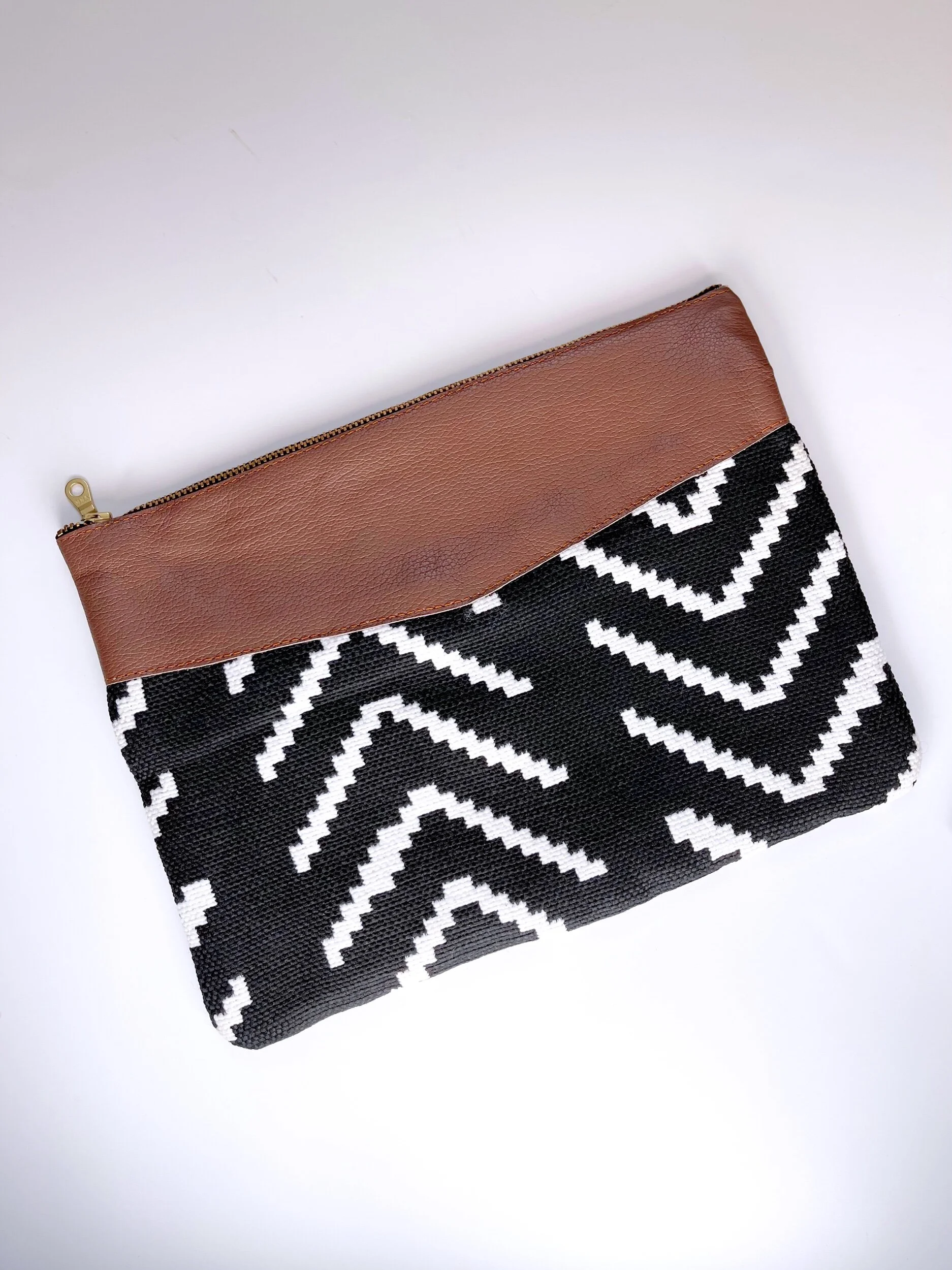 CFAD65E3-F053-4527-9326-FCF1D3C625AB