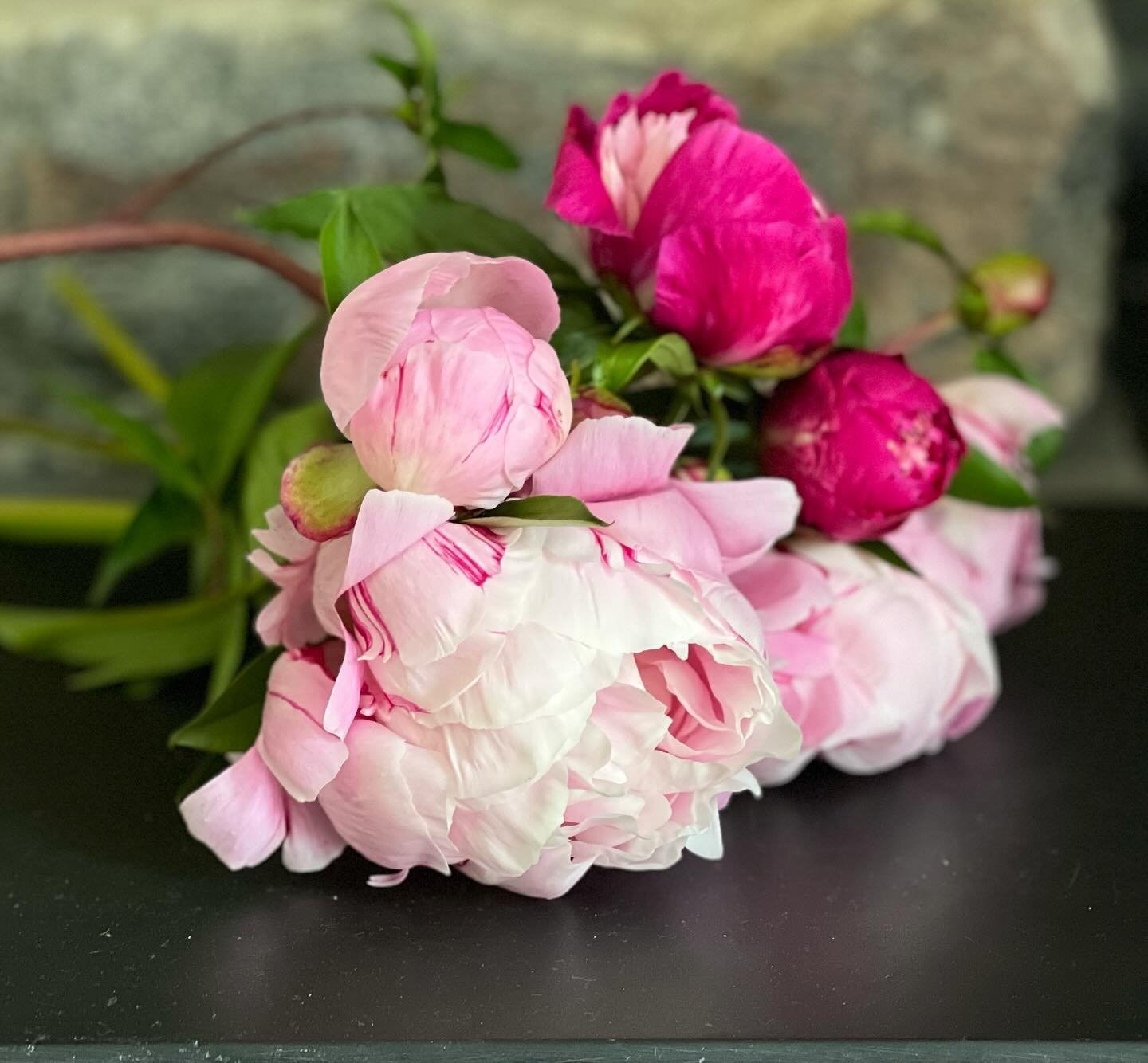 Extra peony bunches available tomorrow for non-CSA members.  If you would like to reserve a bouquet please message me and I will add to the CSA side for reservation!  Enjoy the weekend! #frescheflowers