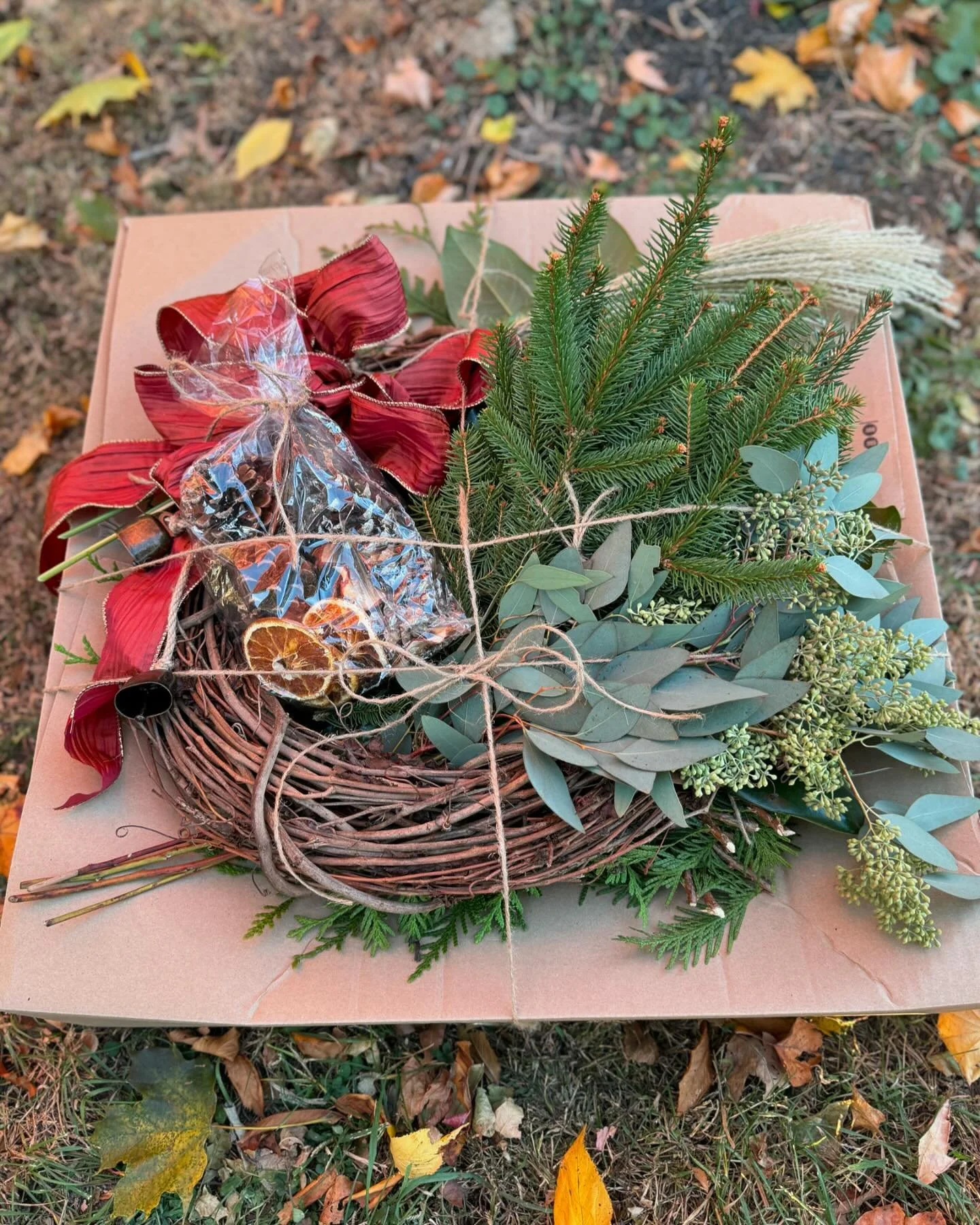 Customized our holiday wreath kit to the hues of autumn to benefit the Baum School of Art!  For those of you attending the event bid high and bid often :). Whoever wins enjoy your autumnal themed wreath!