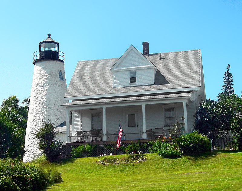 800px-Dice_Head_Light_Castine_ME.jpg