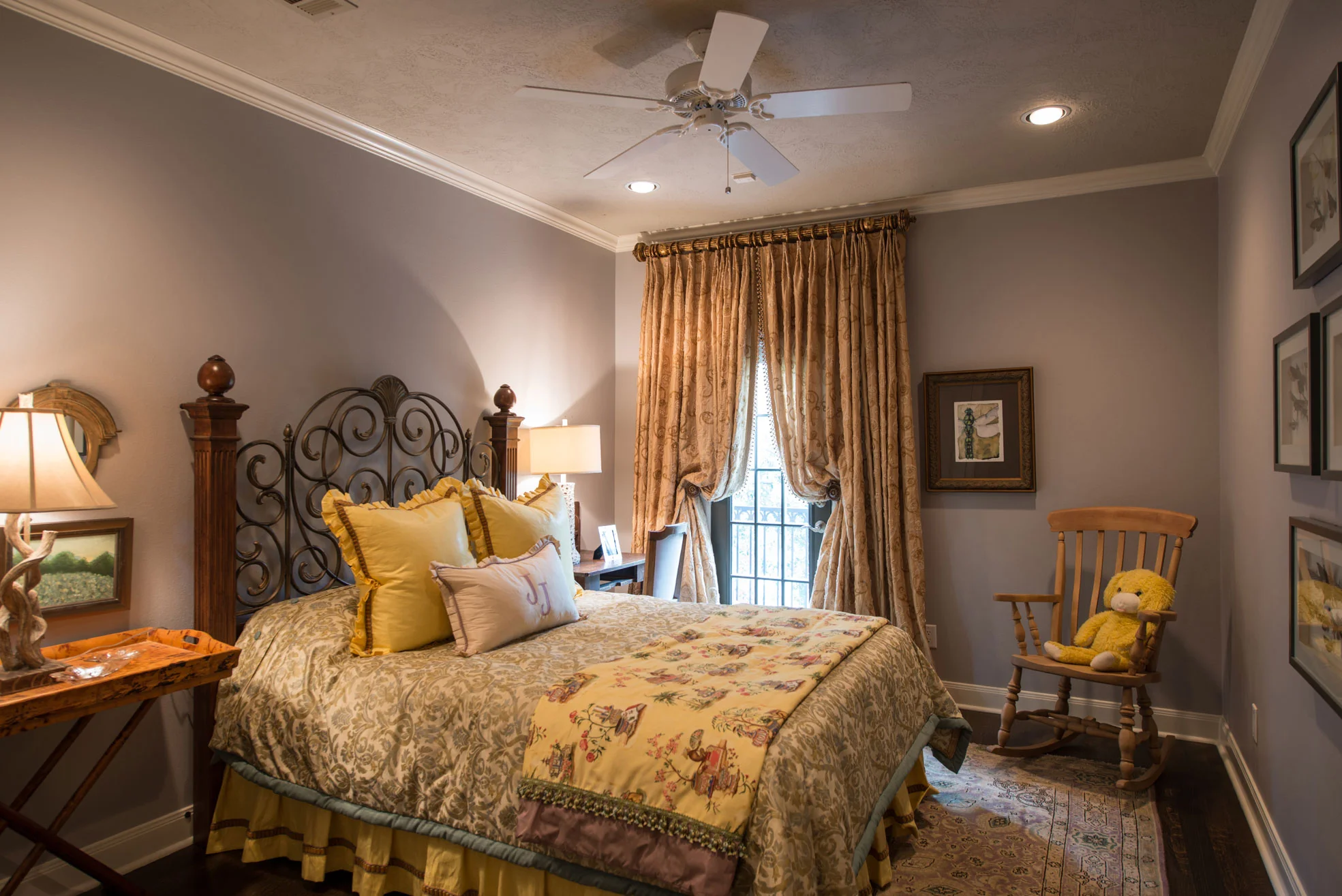 Jorge-Cantu-bedroom-1-2.jpg
