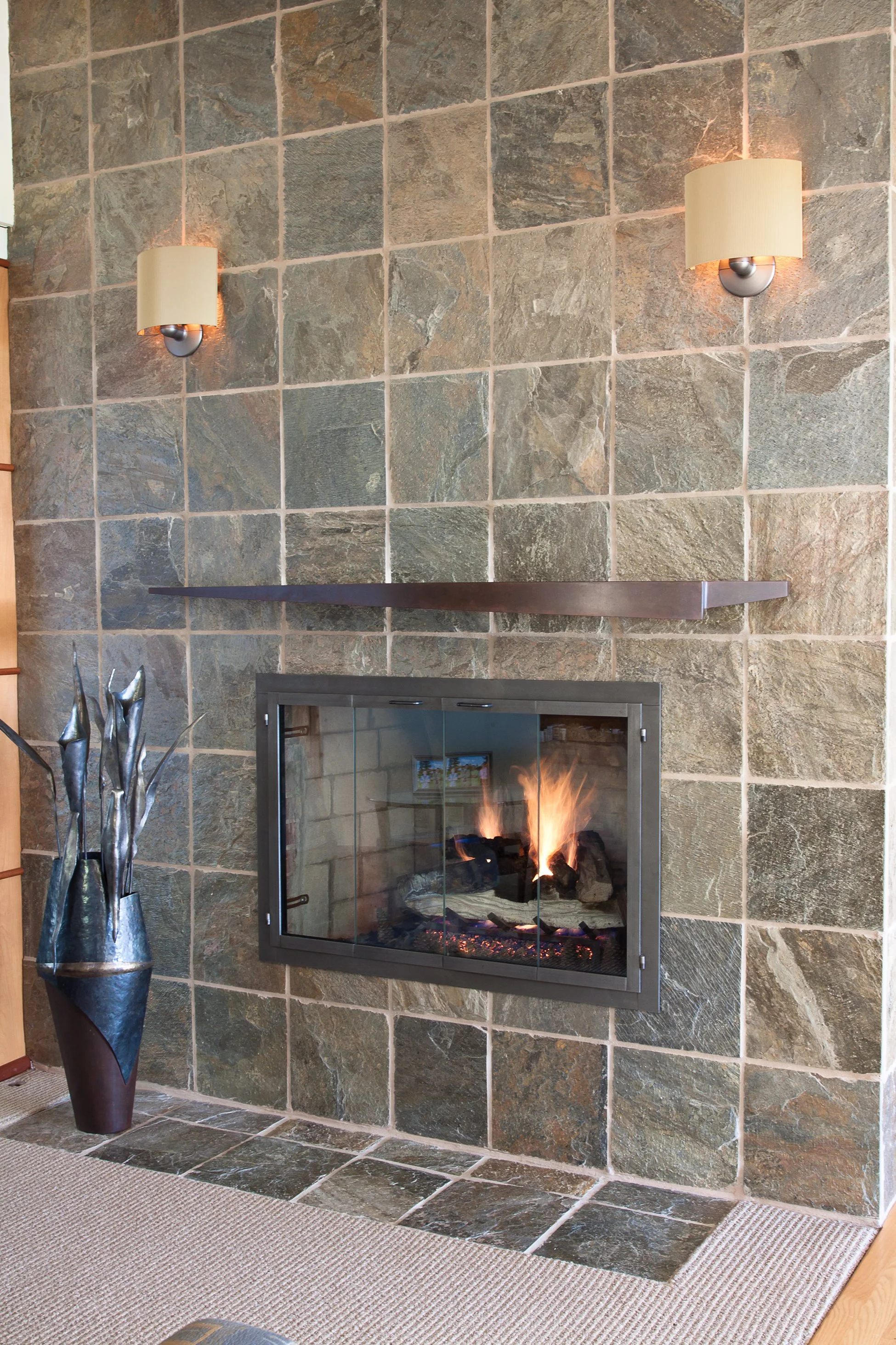 1a.Fireplace.Mantel_Vase_0149.jpg