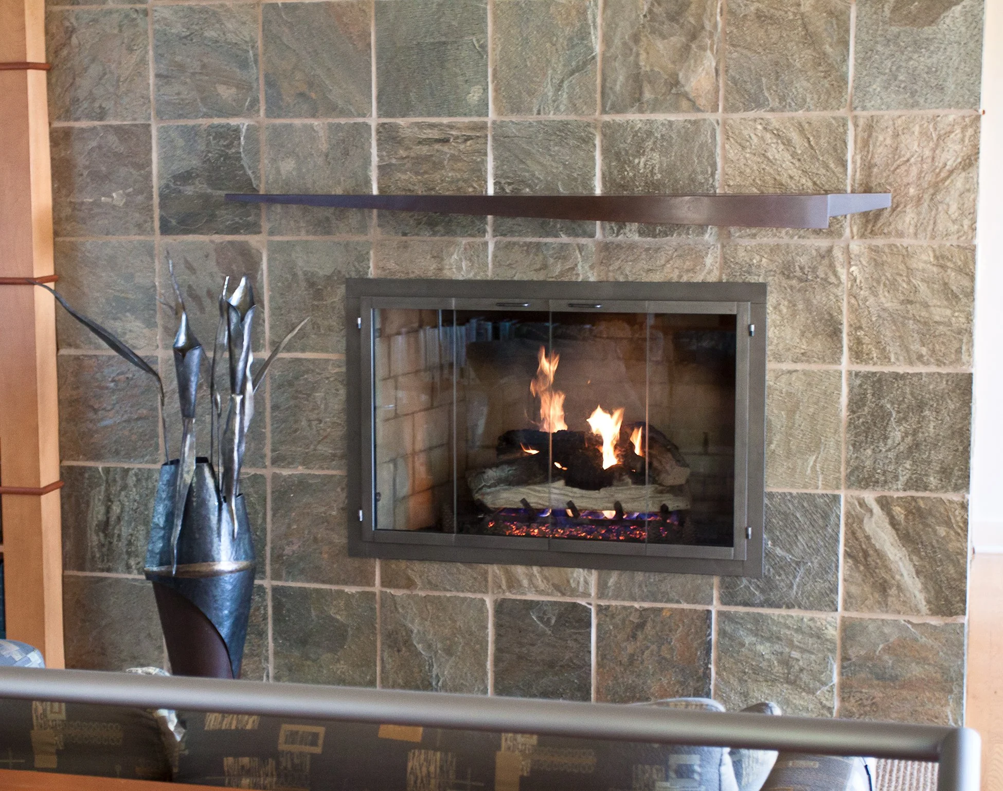 1.Fireplace.Mantle.Vase_0153.jpg