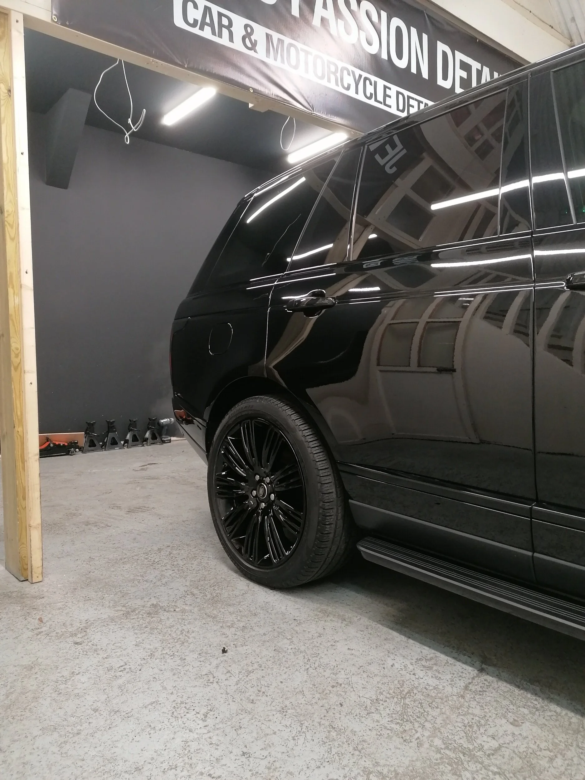 Range Rover Vogue CAR DETAILING & Ceramic Coating Paint Protection Service in London 