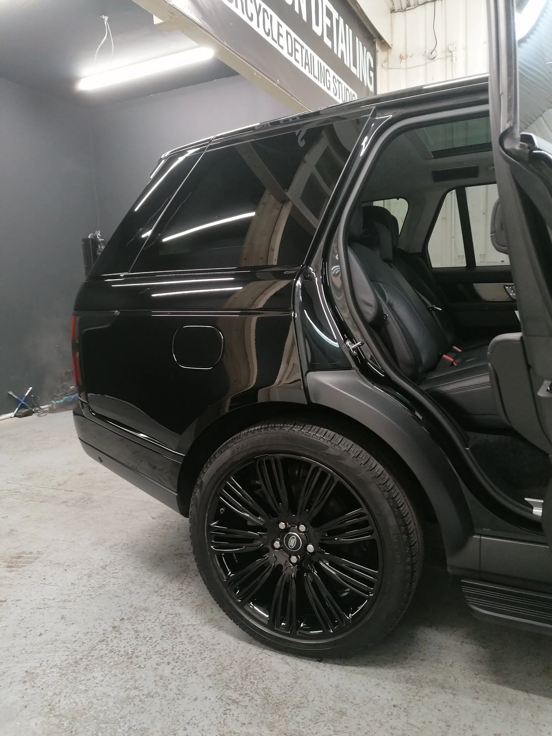 Range Rover Vogue CAR DETAILING & Ceramic Coating Paint Protection Service in London 
