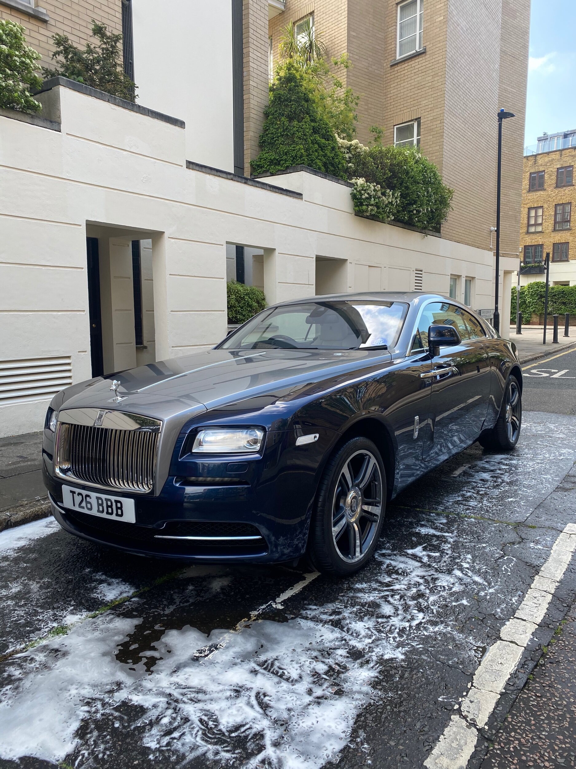 Mobile car detailing service near me London