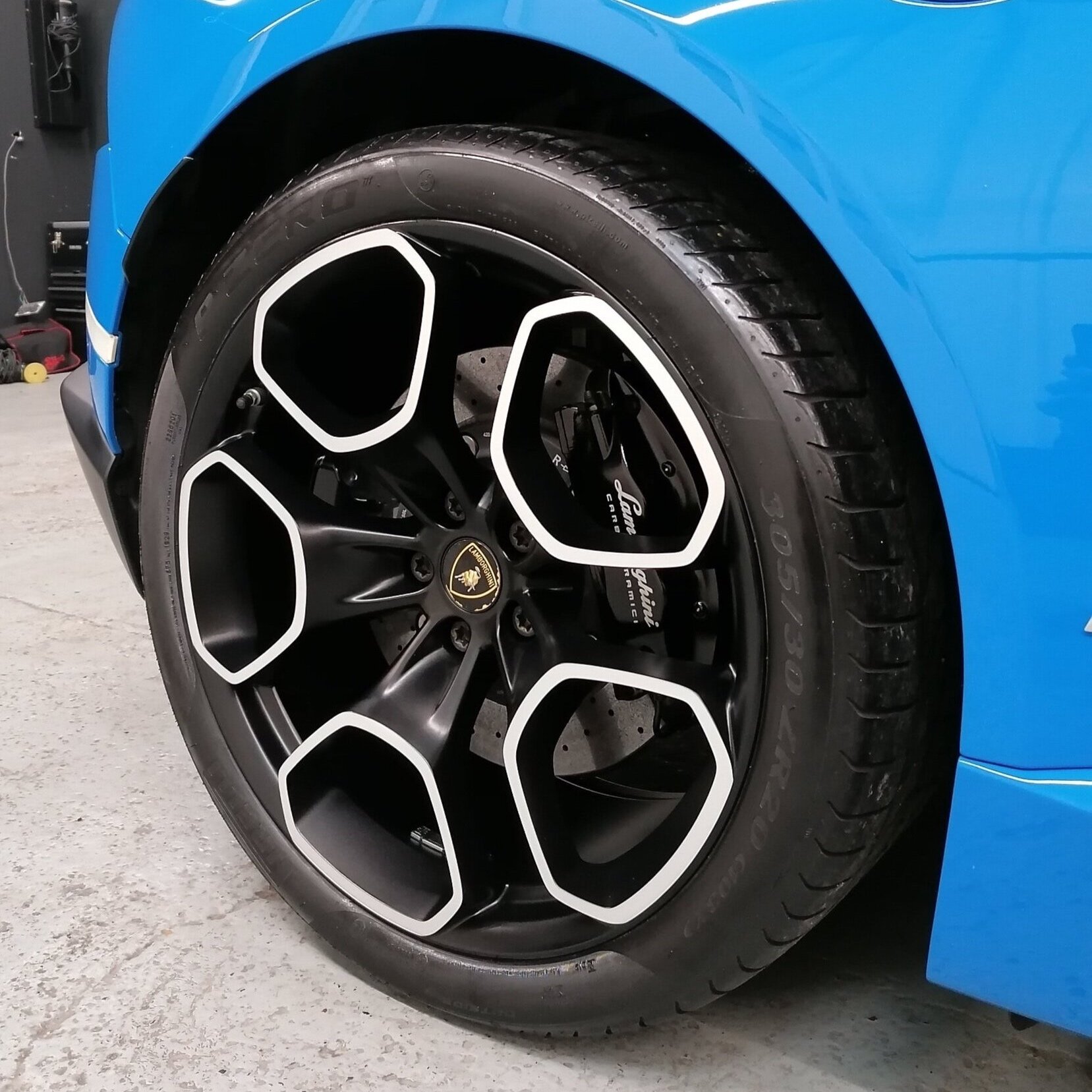 Lamborghini Alloy Wheel Repair Refurbishment Service in London E2