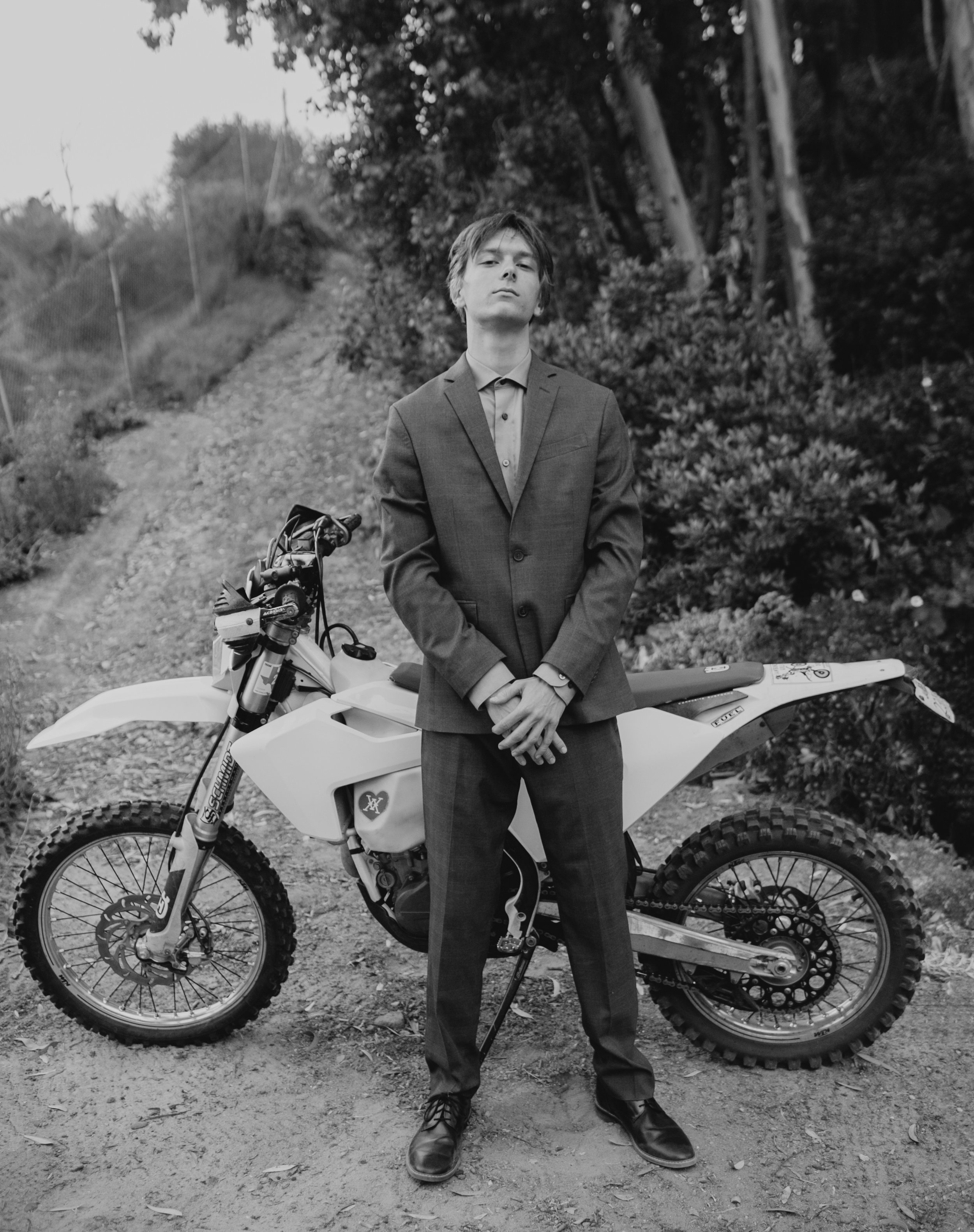 Vaughn Muhlethaler Senior Session-16.jpg