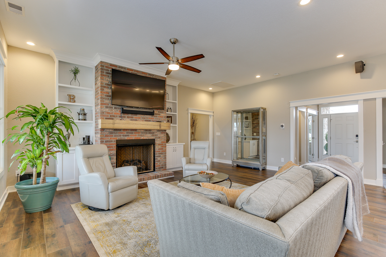 Web 4105 Colbourn Dr-19.jpg