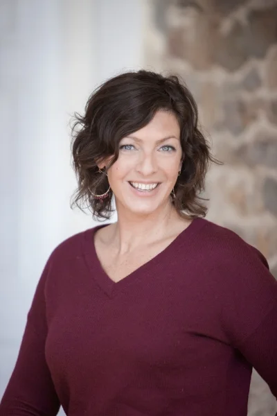 Headshot 2-fav.jpg