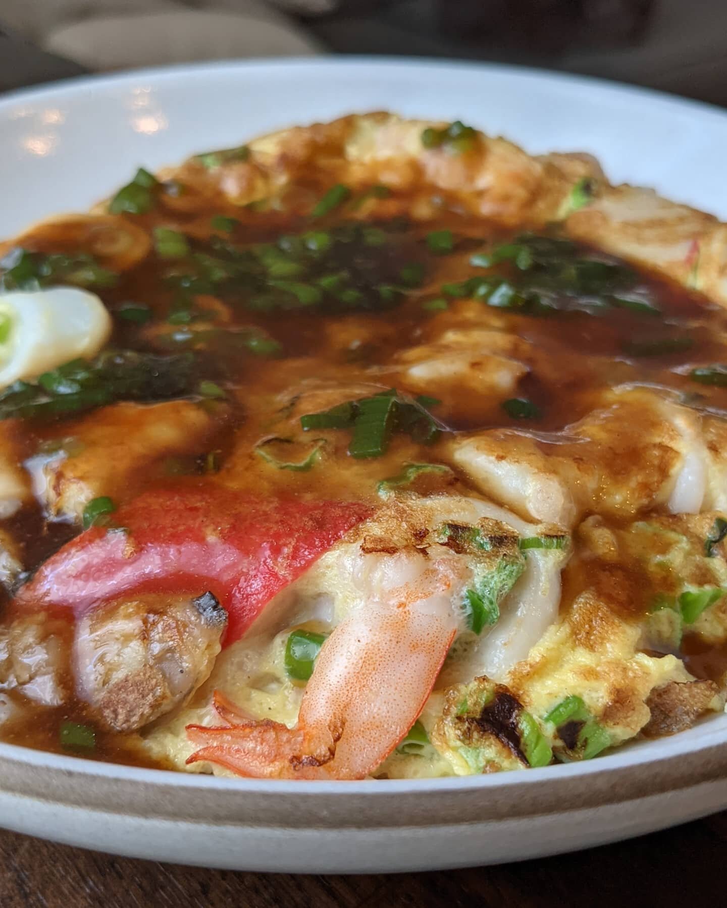 天津丼 Tenshindon - aka my take on a Japanese take on Chinese food 😂. Basically a seafood omelette over rice with a thickened sauce that is simultaneously Japanese (dashi) and Chinese (white pepper, sesame oil)
