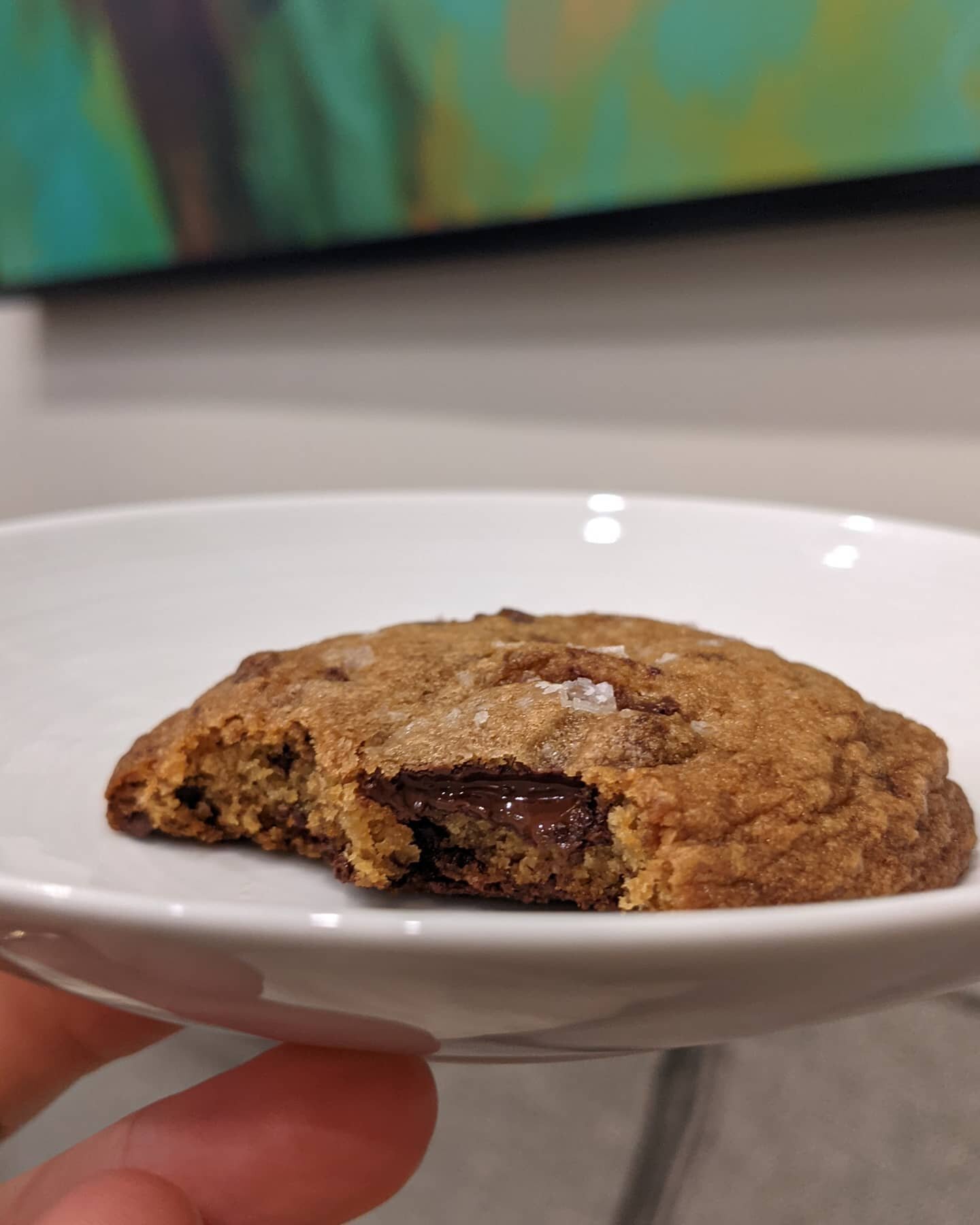 *ultimate* chocolate chip cookie - nutty, gooey, cakey and crispy all in one.
browned butter and dark brown sugar for nuttiness
creamed butter and sugar for lift
chilled and rested for full hydration
frozen for warm cookies on demand!