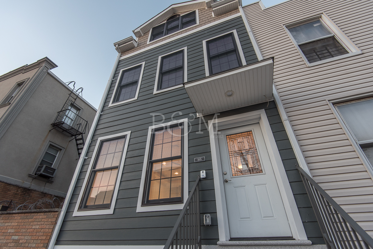 205 Powers St, 2 - Williamsburg | Brooklyn 3 Bedroom // 2 Bath Leased Price: $4,500