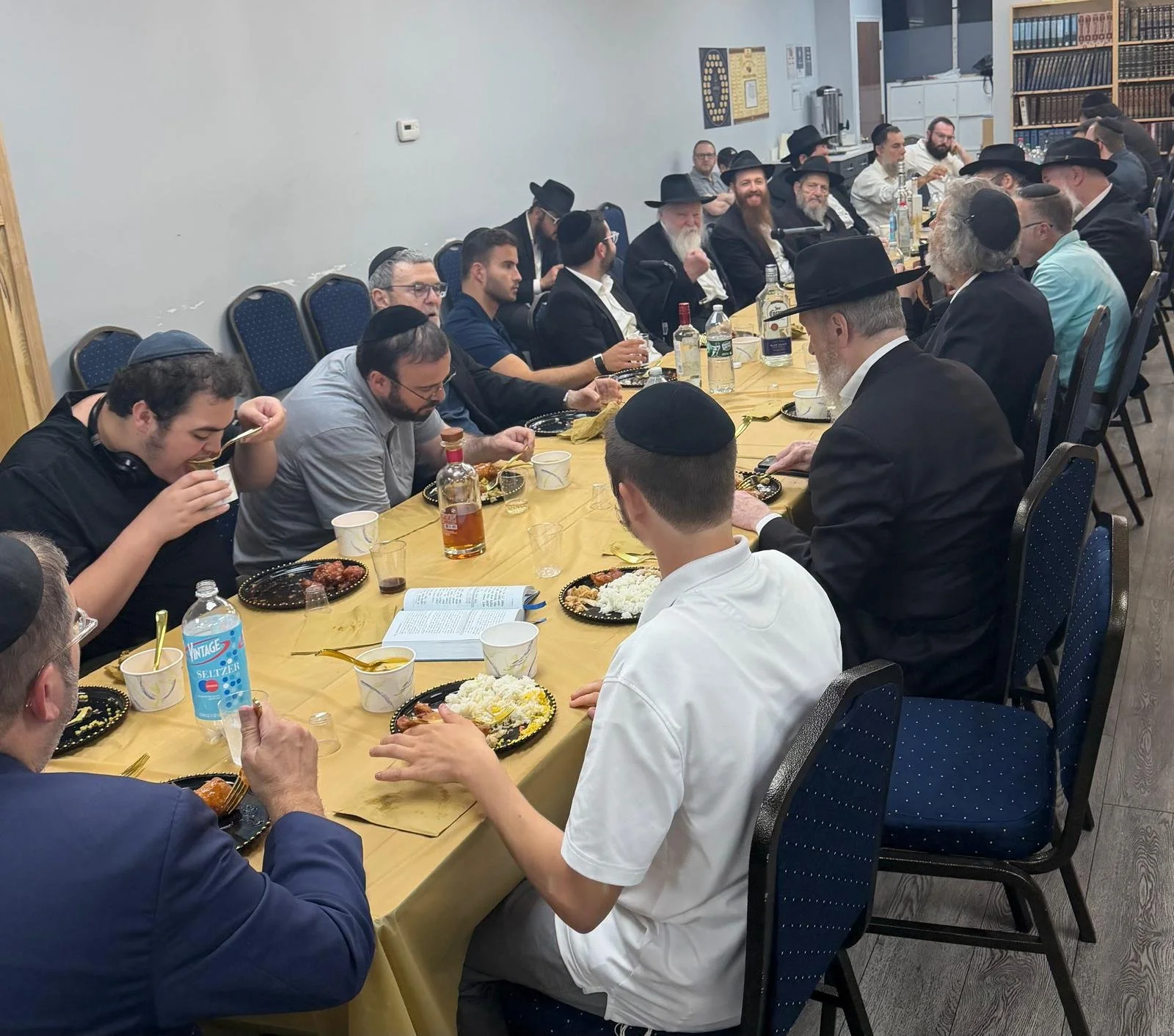 06dfd095-d3b7-4ba1-aac0-80202d20fc24.jpg