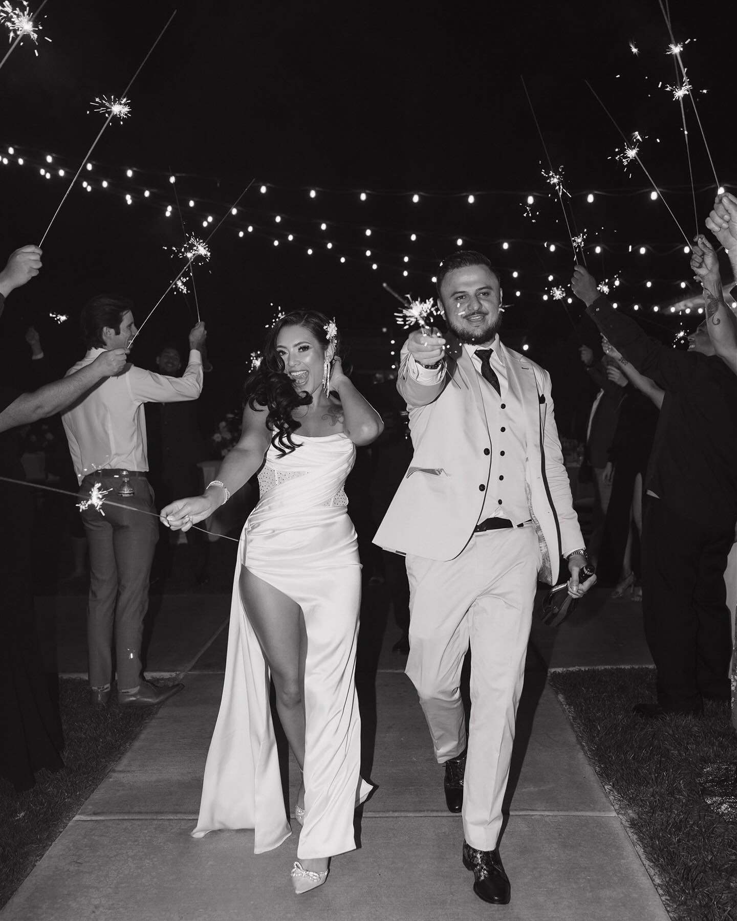 Ending the night on the highest note at Lotus House. 

Planning: @weddingsbyleigh 
Floral: @wbl_designstudio 
Photo: @theirisimage 
Venue: @lotushouseevents 
DJ: @ultradjslv 
Hair: @glammedupvegas 
Makeup: @lakshmi_mua 
Video: @lomax_wedding_films 
D