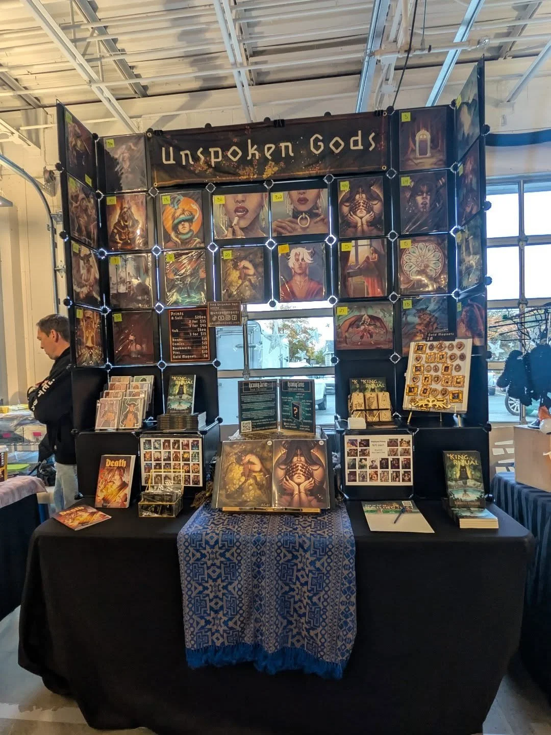 Just over an hour left to get your spooky on at the Halloween Bazzar here at the St John's Farmers market!

Then we run back to our castle like a cloud of bats to hide until Christmas!

#unspokengods #halloween #originalcharacter #originalart #author