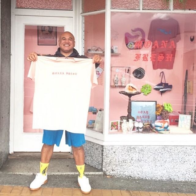 @kingkapisi out here supporting the kaupapa! Shop local better yet shop indigenous 🔥.