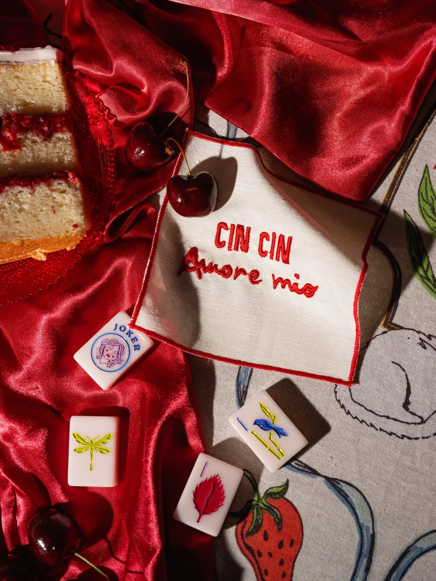 Throwback to that time I had custom fortune cookies made for a Galentines Mahj Party and had a typo on one of them. I&rsquo;m sure none of you are surprised. But that @amycakes7 slice is pretty sexy. 

#galentinesmahjong #galentinesmahjparty #galenti