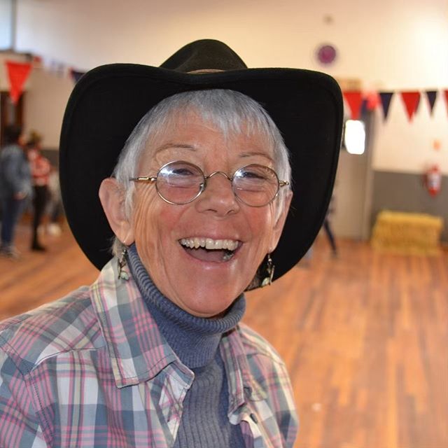 Such a great dance at Claremont High School yesterday! The annual end of term Matric social is always a blast, and many thanks to Benjamin Hammond for sharing the photos and clips with me 🙏
westernthemepartys#swingyourpartner#interactivefun#easydanc