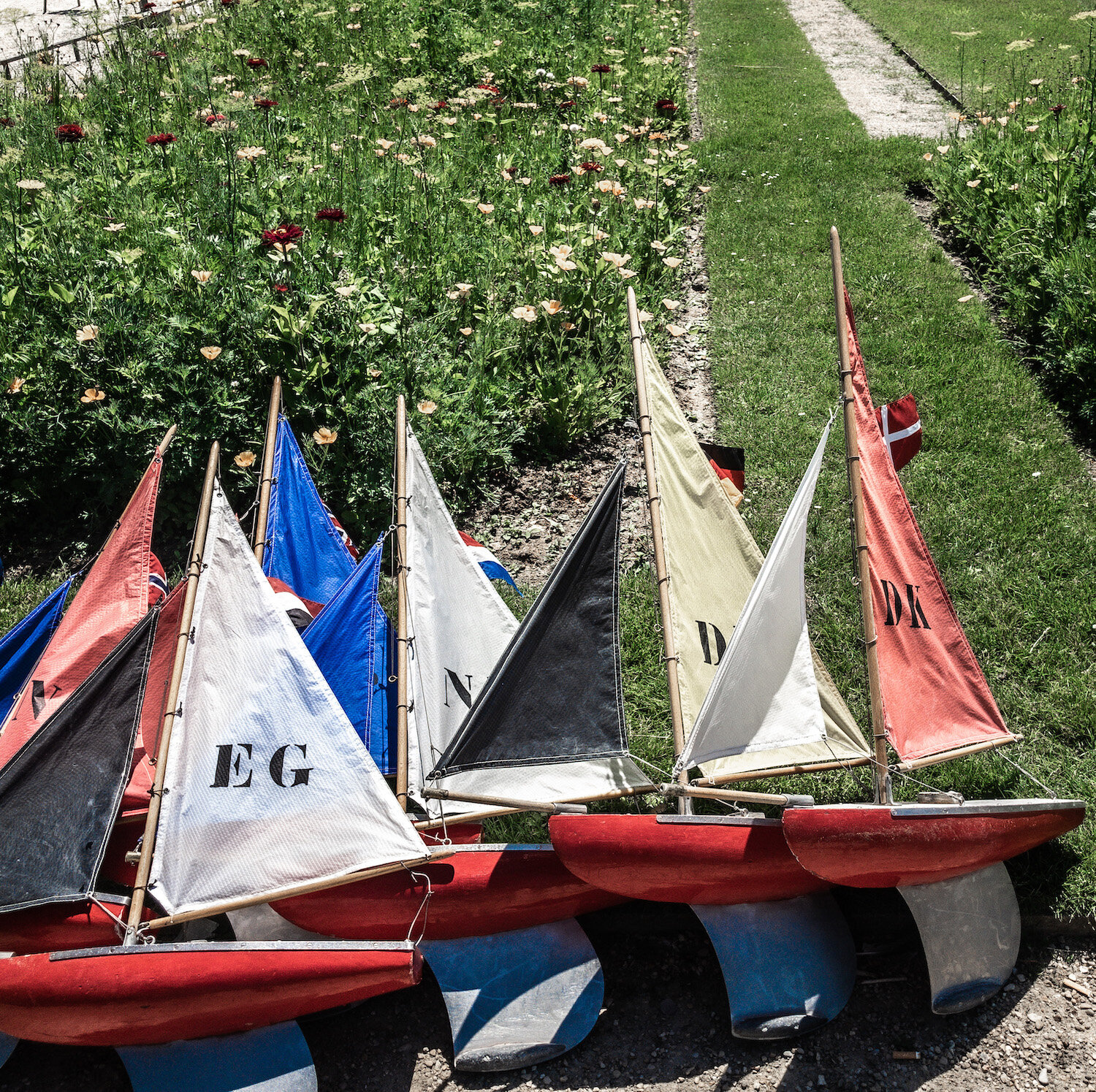 The Luxembourg garden - sailing boats - what do with kids in Paris