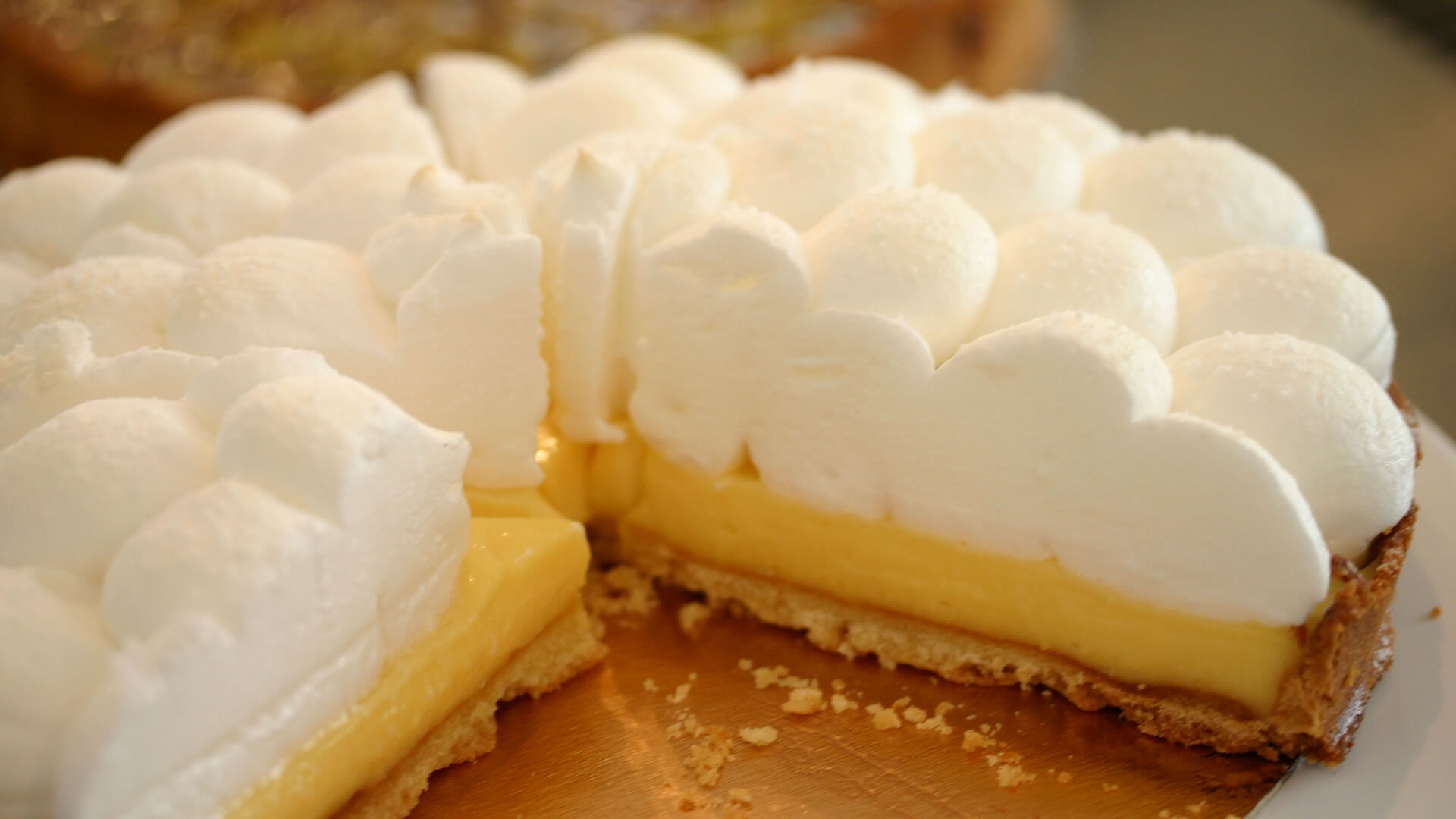 Lemon tart with meringue - Where to eat with children in Paris - Mamie Gâteaux - L'Île aux Fées