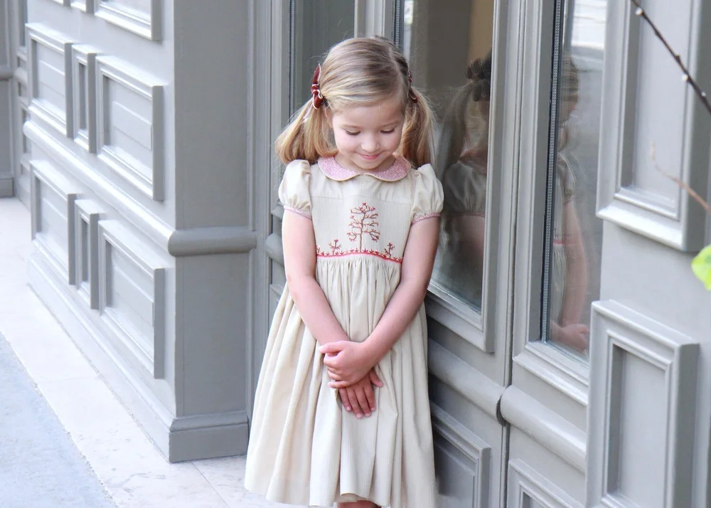 Robe enfant blanche smockée rose - Mes Années Vintage