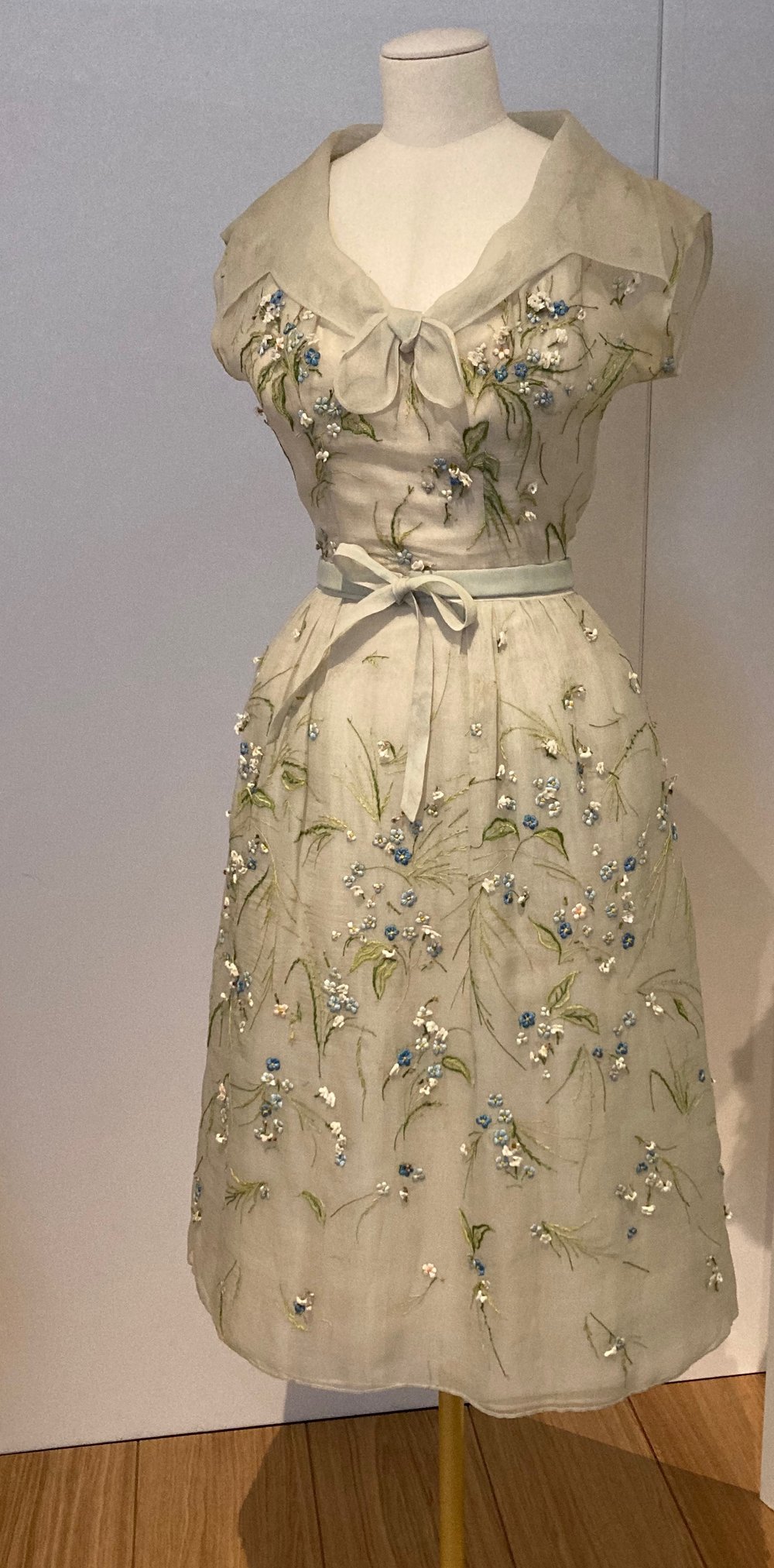  Galerie Dior - Paris fashion exhibit - what to see in Paris for fashion lovers - mum and daughter outing - haute couture - children family activity in Paris 