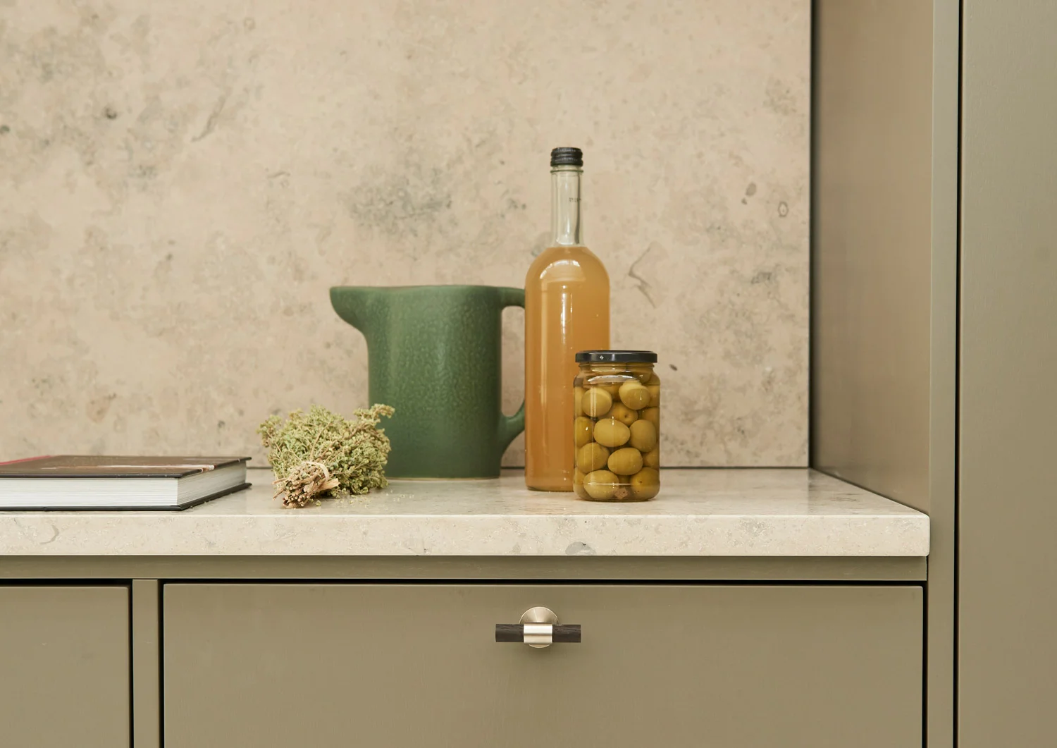 Handcrafted_interior_kitchen_clean_DSC5301a_web.jpg