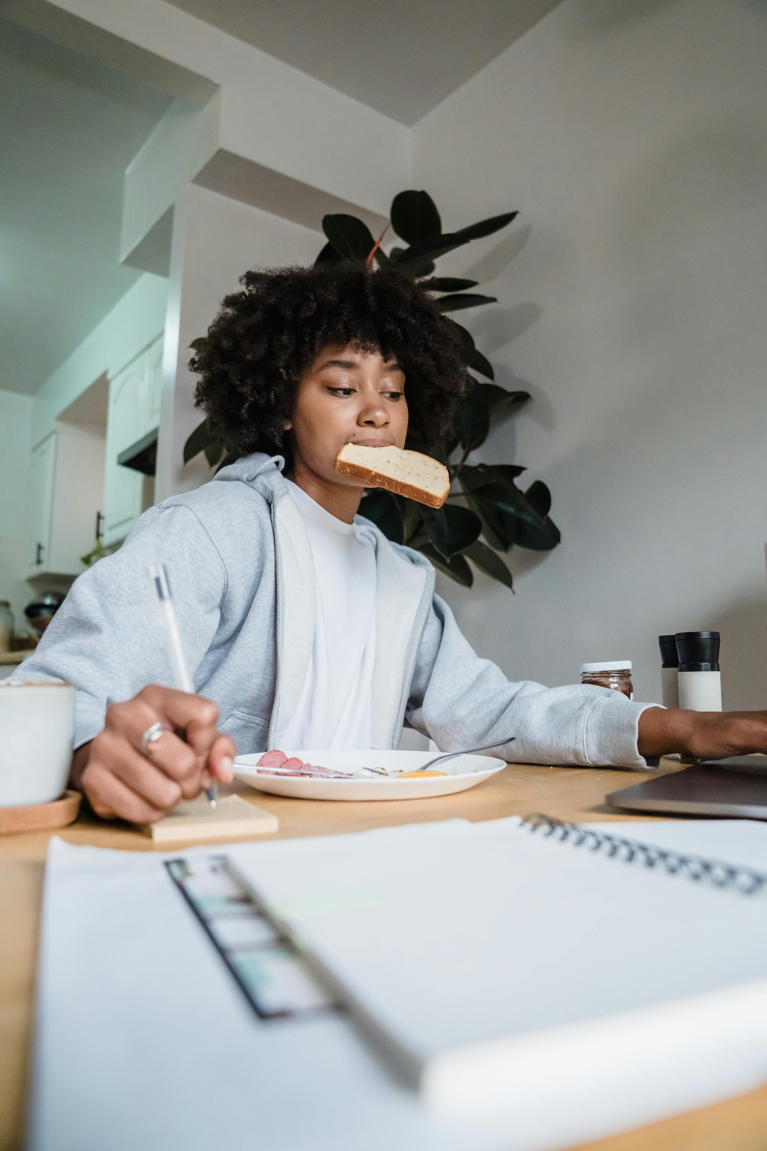 From Kitchen Chaos to Coworking Bliss: Embracing the Benefits of a Shared Workspace