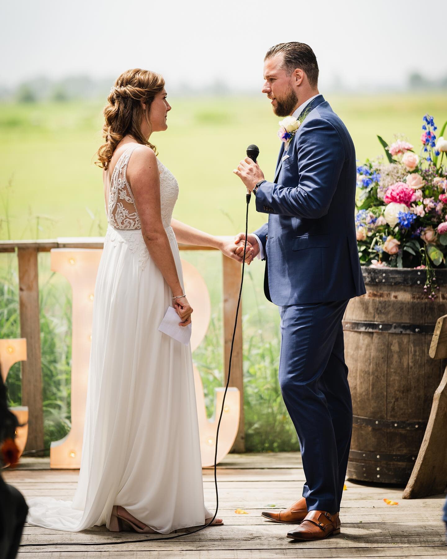 I love my 24mm lens, but long lenses definitely provide a different kind of magic

#wedding #bruiloft #135mm #sony #trouwfotograaf