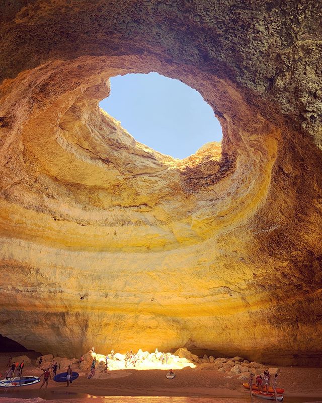 portales 🧿✨
.
.
.
#benagil #bengailcaves #portugal #portals #magic #digitalnomad #wanderlust #birthdayweekend #magic #adventures