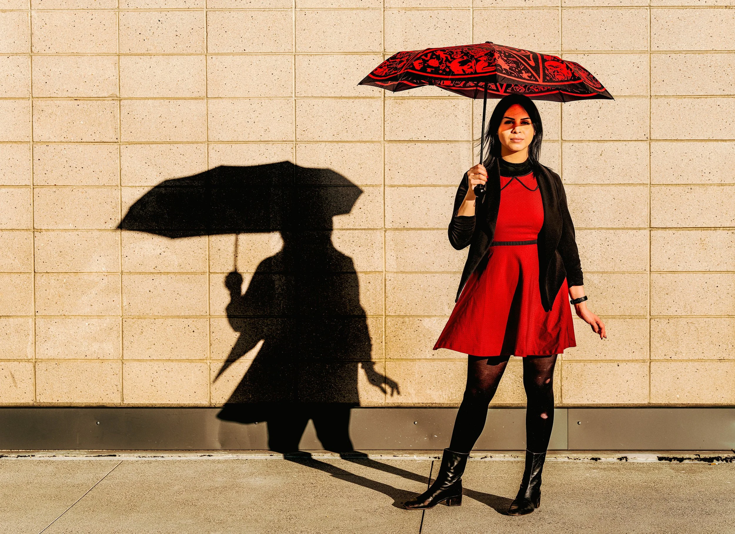 The Girl with the red Umbrella -Hollywood carnies 