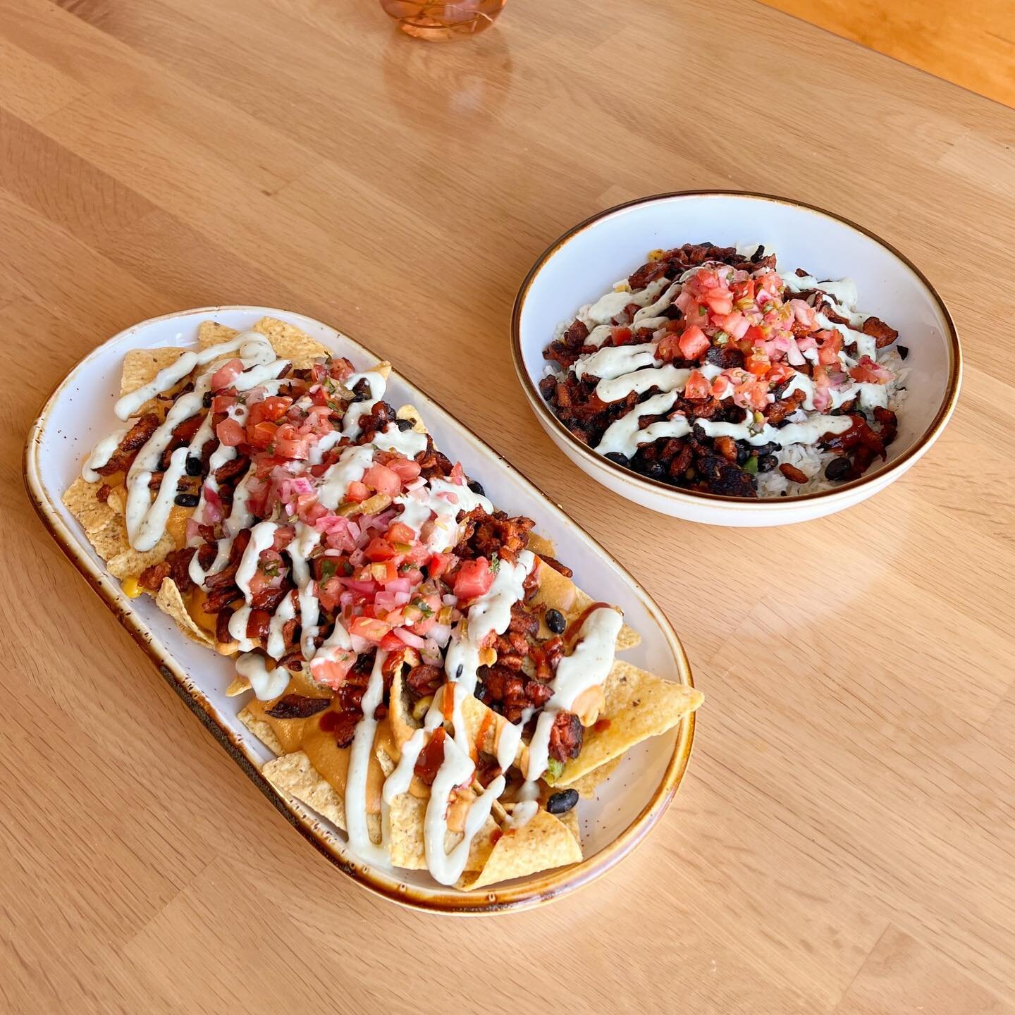 On special this week&hellip; Chef&rsquo;s NEW Spicy Chorizo Bowl and Nachos - made with soy curl chorizo!
.
The bowl features cilantro-lime rice topped with soy curl chorizo, black beans, bell pepper, corn, red onion, fire sauce, cilantro-lime cream 