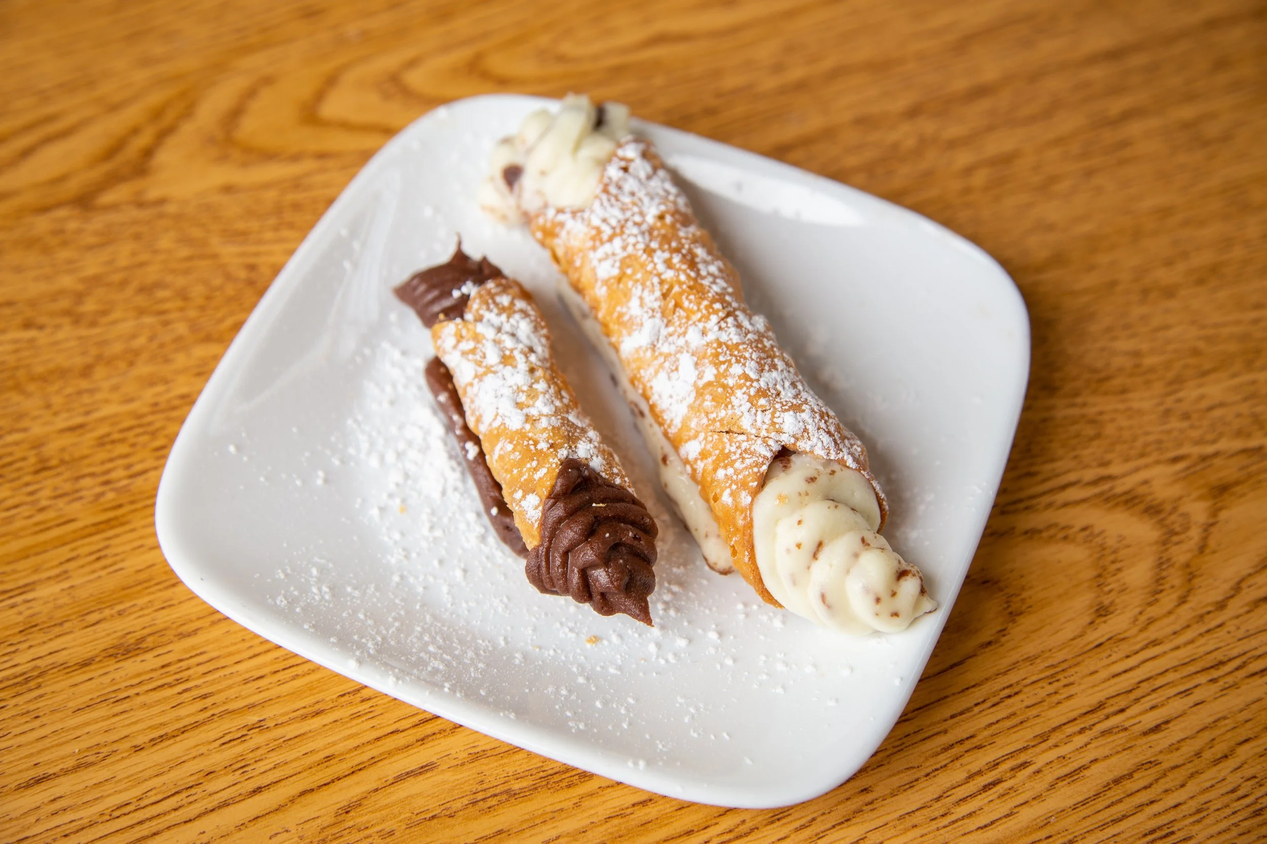 Mini &amp; Full Sized Cannolis