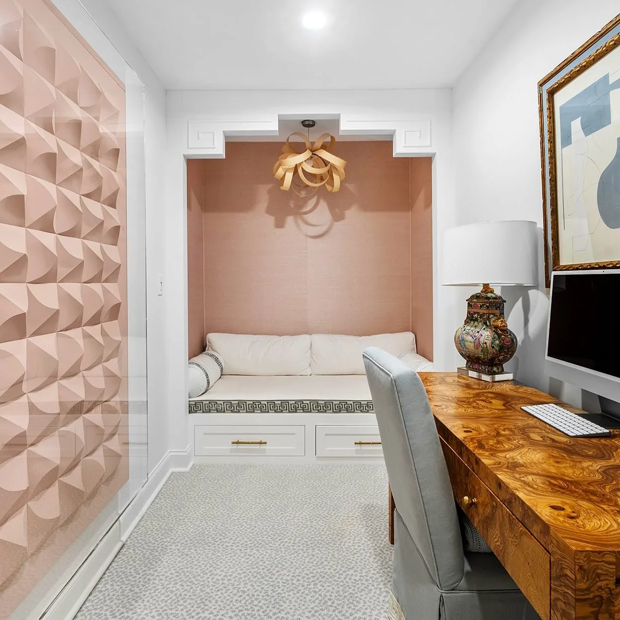 Last day of work before the holiday weekend and dreaming of working from this stunning space!
.
.
.
Design @brookehowardinteriors 
Photography @luxhunters 
.
.
.
#mainlineinteriordesign #officedesign #beautifuloffice #customdaybed #custombuiltins