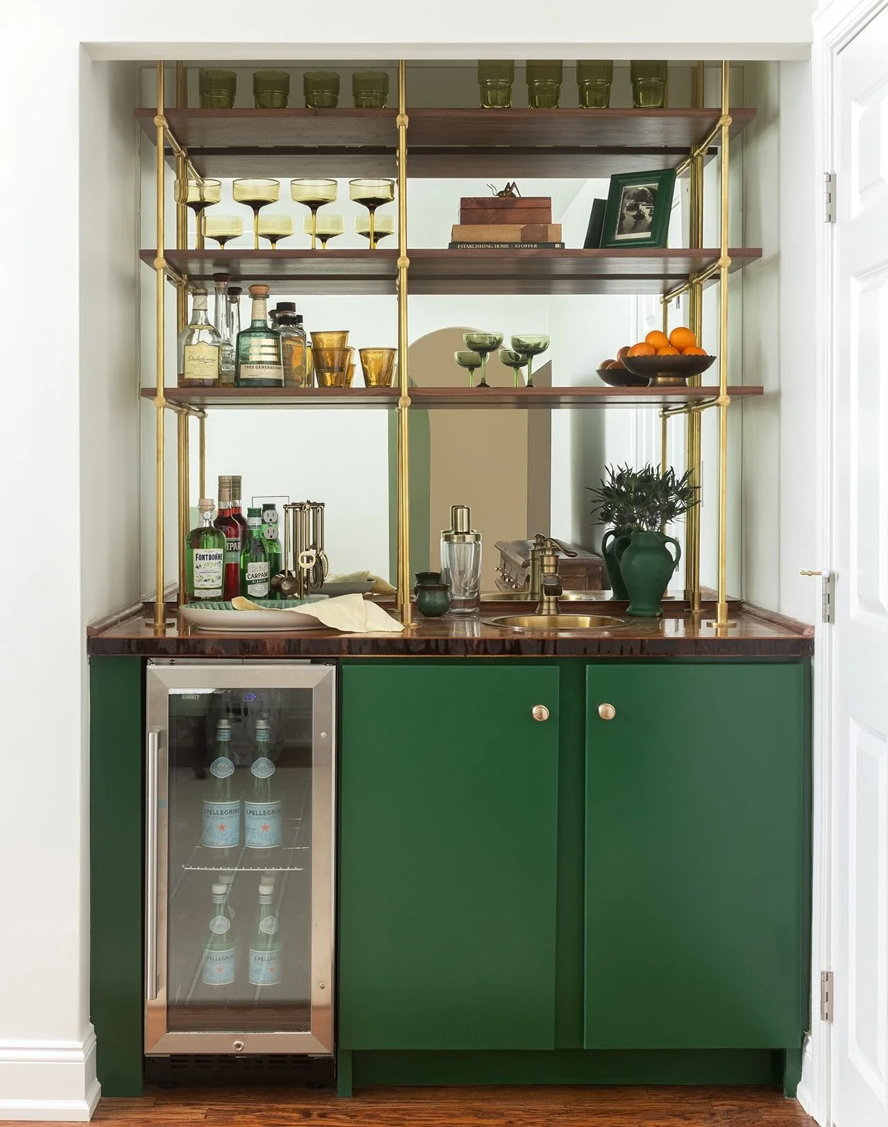 Luck of the 🍀
.
.
.
Design @brookehowardinteriors 
Photography @mcbecks_pix 
Styling @braelynschenk 
.
.
.
#brookehowardinteriors #mainline #mainlineinteriors #mainlineinteriordesigner #greendesign