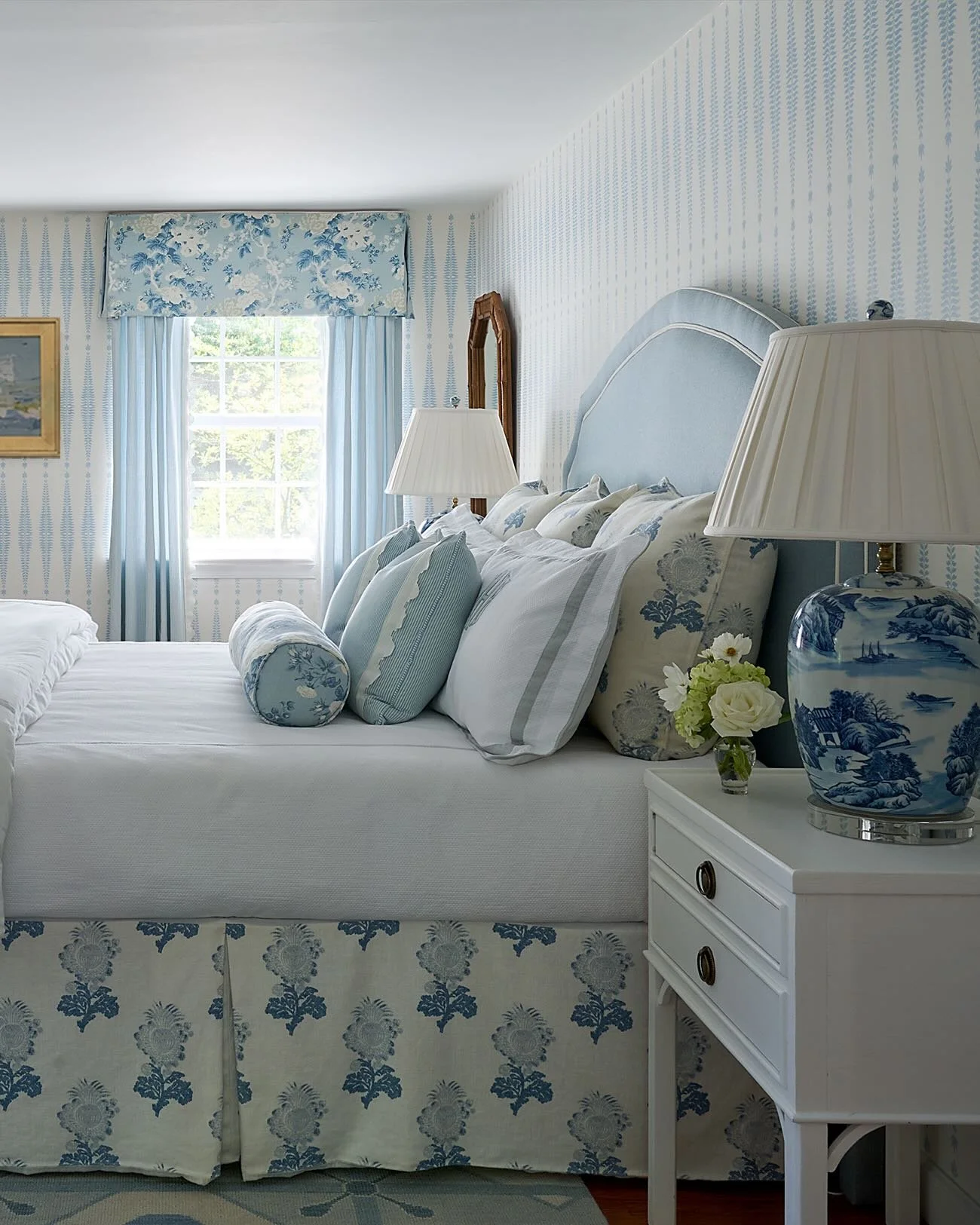 You can always find me where the rooms are blue&hellip; 💙✨ drenched this bedroom in all my favorite blue patterns and couldn&rsquo;t be happier with the result! 
.
.
.
Design @brookehowardinteriors 
Photography @mcbecks_pix 
.
.
.
#brookehowardinter