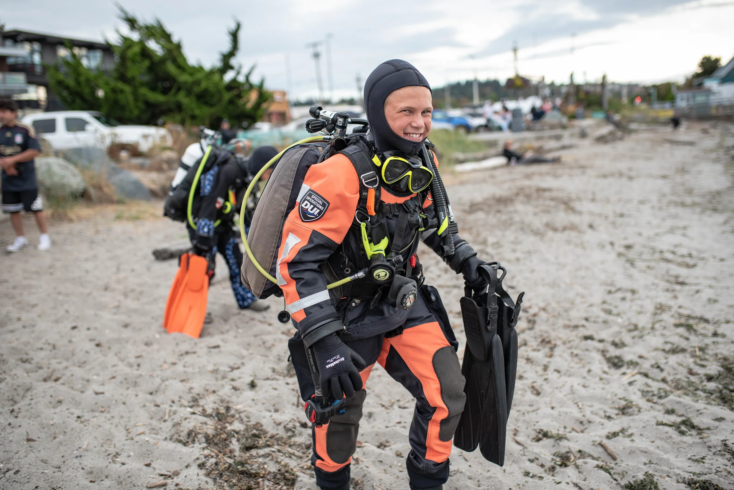 Join our team. We teach kids, teens, families and adults how to scuba dive in the Puget Sound area of the Salish Sea. All classes are conducted in dry suits. We teach from beginner to professional levels including photo and video workshops. Contact us to begin your journey today.