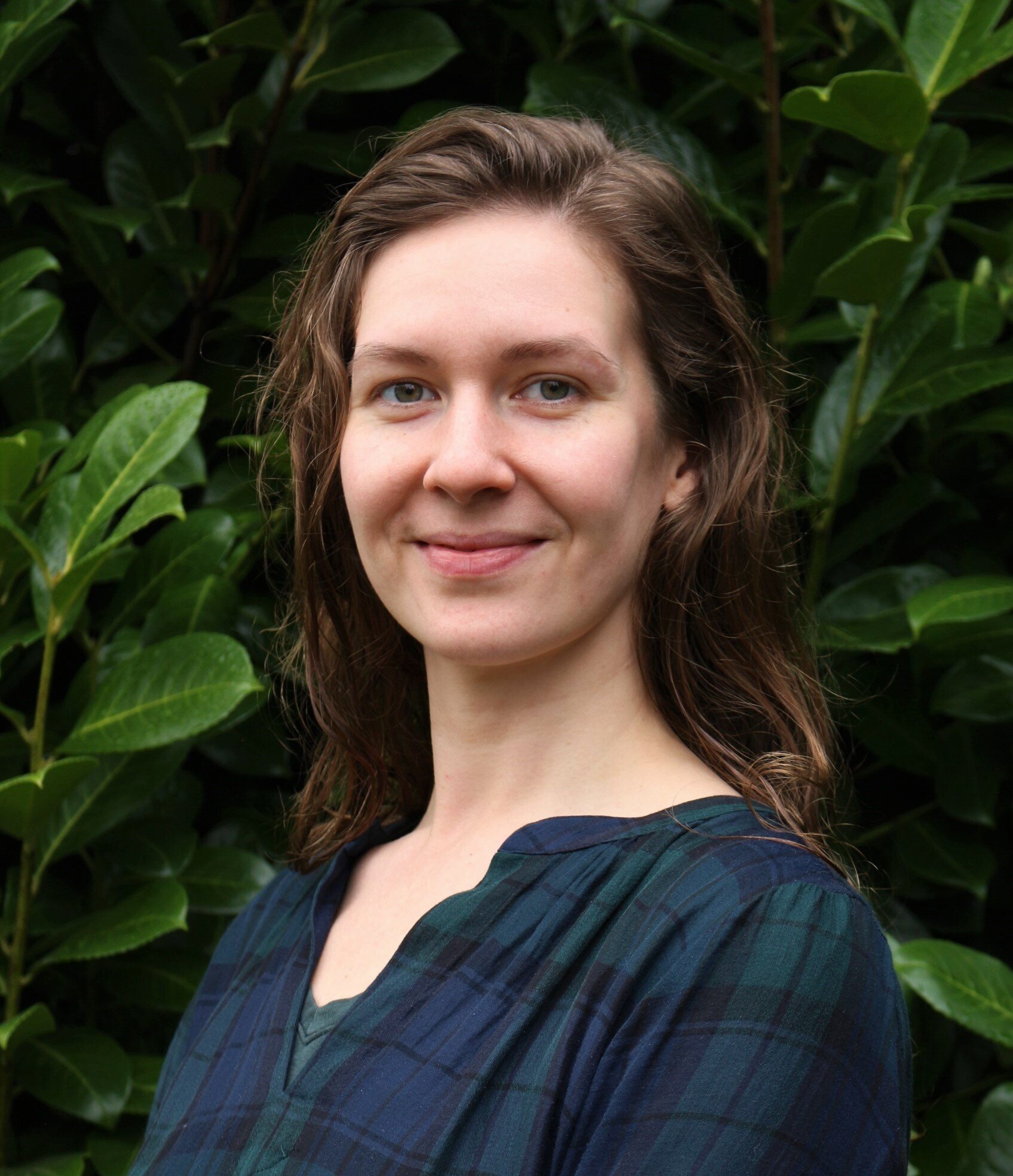  Julia is a research technician working with Aaron Galloway at the University of Oregon. 