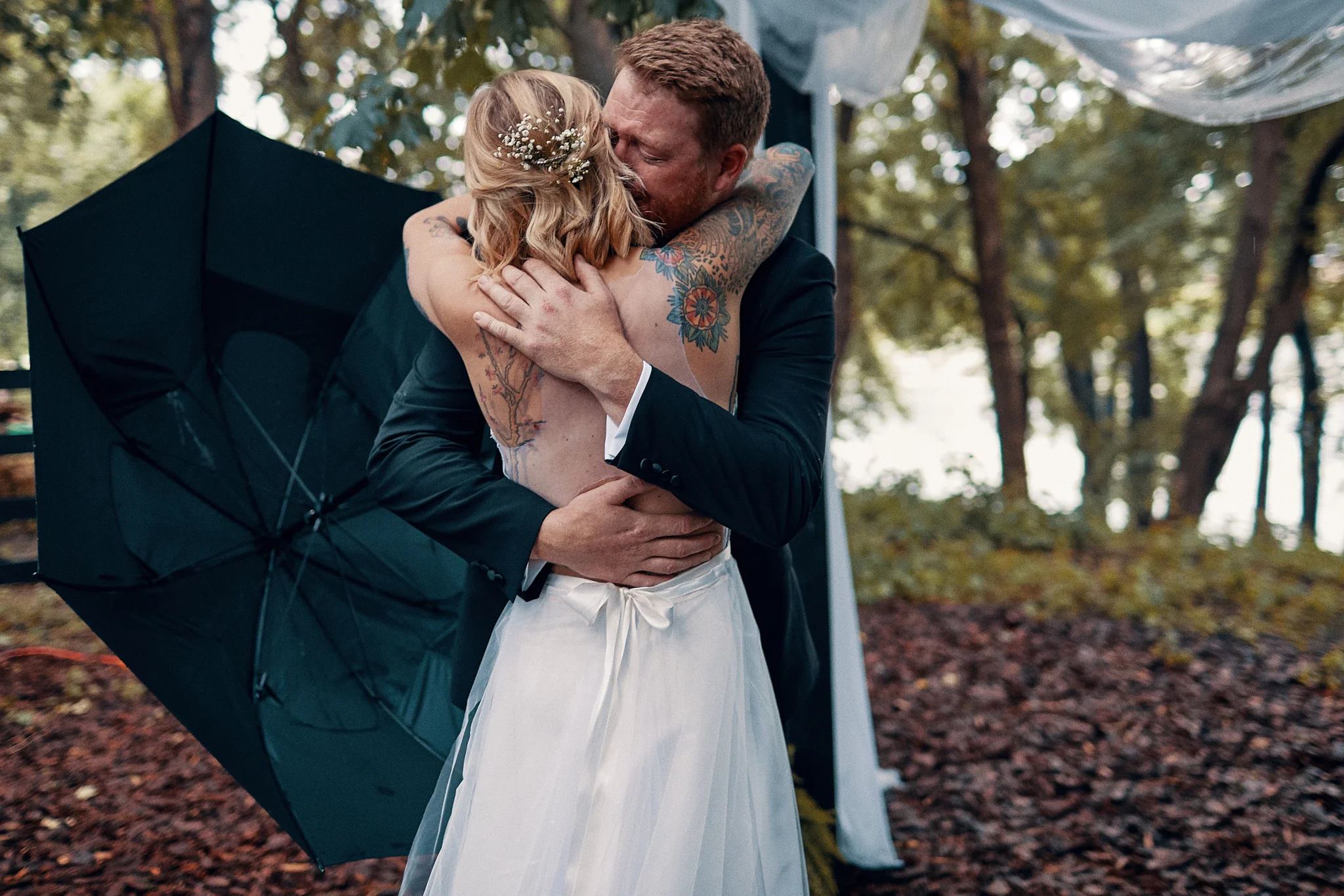 A_Backyard_Wedding_Minneapolis_Wedding_And_Engaement_Photographer_In_Minnesota_High_End_Brand_Something_Candid_002.JPG