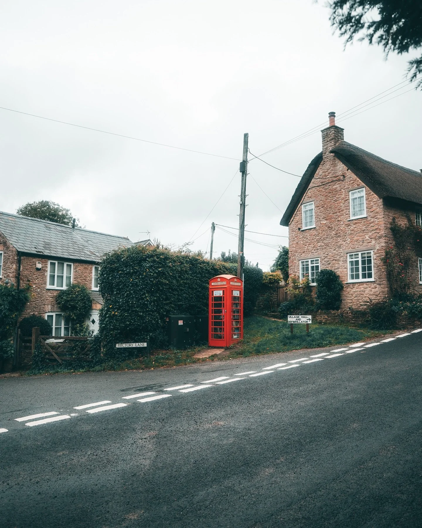 Love me a telephone box turned library.

#thisisengland #dorsetcoast #explorebritain