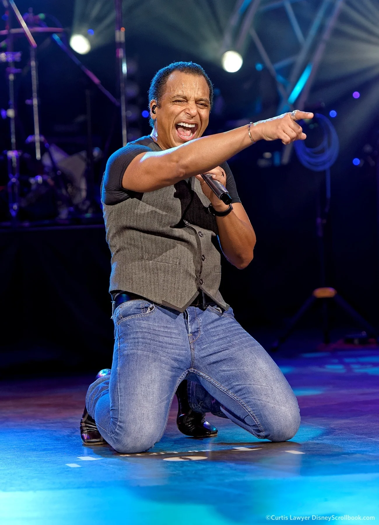 Secada - knees.jpg