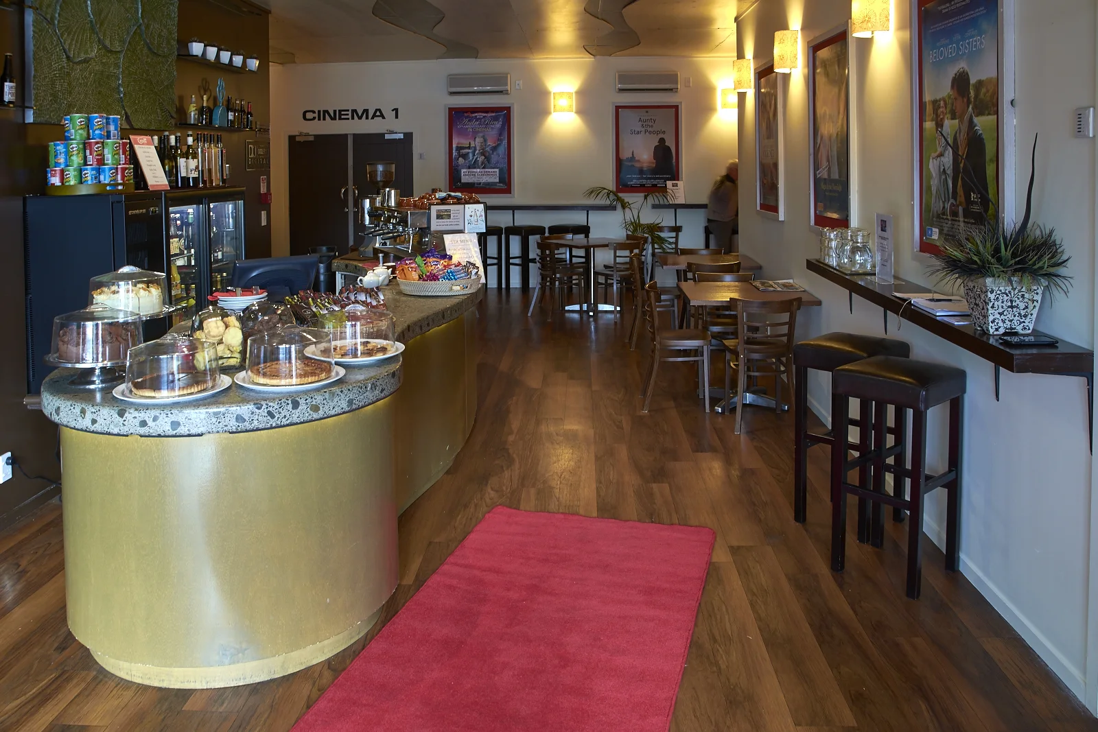 Shoreline_Cafe.jpg