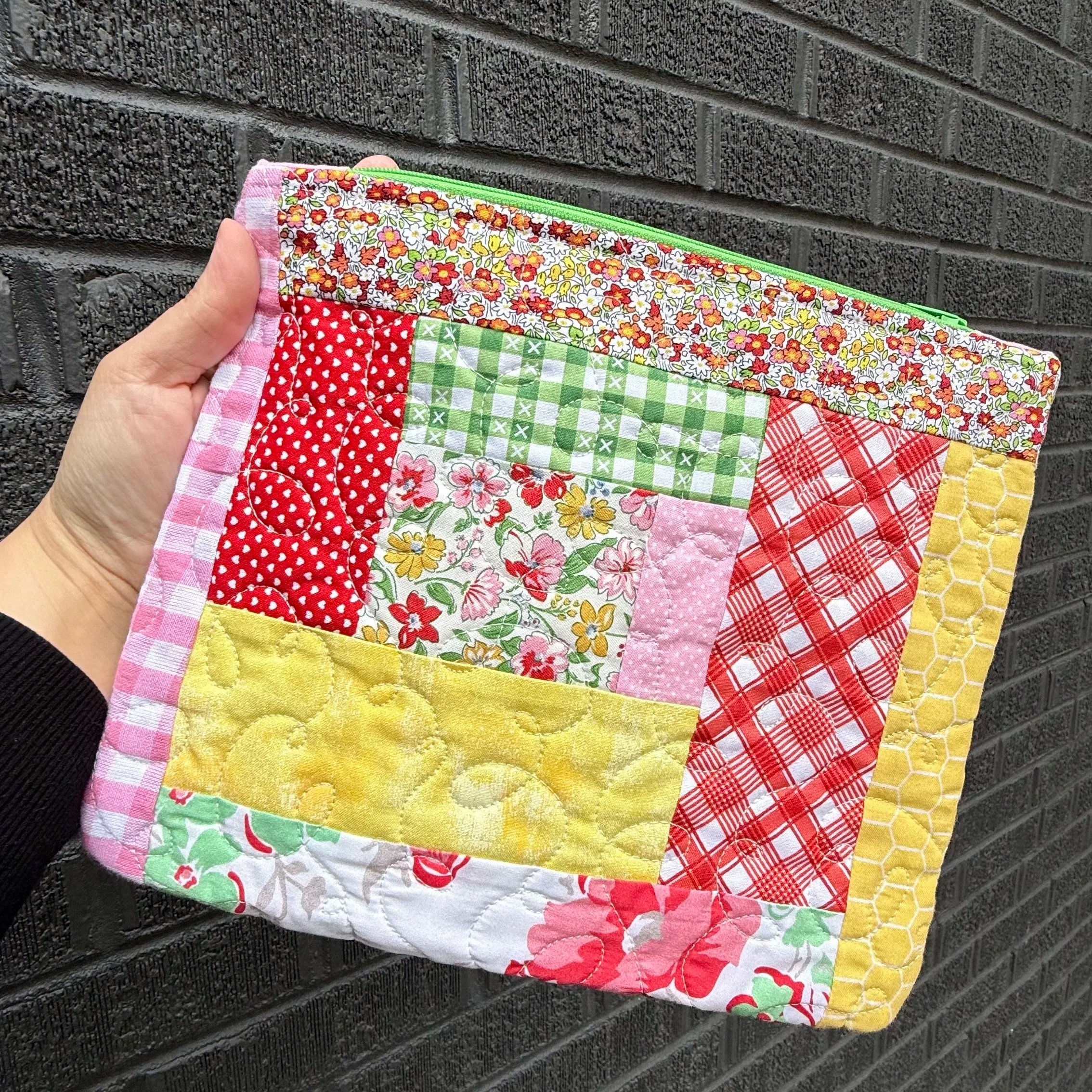 Quilted Zipper Pouch | Vintage Picnic w/ Pink Zipper Tabs (Copy)