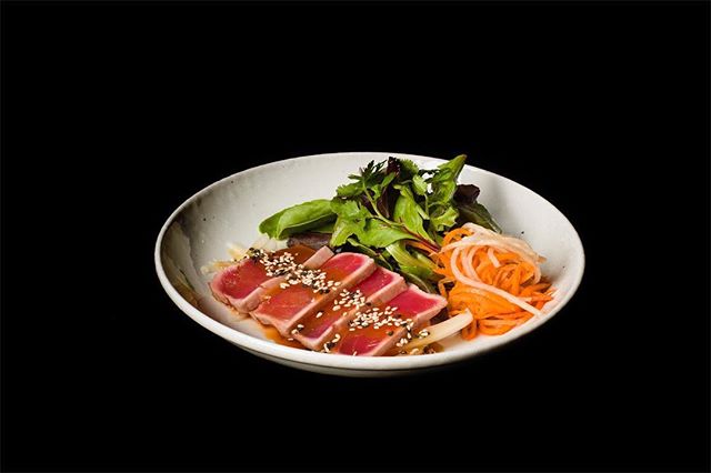 Almost too pretty to eat! Our Tuna Tataki Salad is served with an asian slaw, pickled onion, yuzu miso and umami vinaigrette. 👌 ⠀⠀⠀⠀⠀⠀⠀⠀⠀⠀⠀⠀
⠀⠀⠀⠀⠀⠀⠀⠀⠀⠀⠀⠀
⠀⠀⠀⠀⠀⠀⠀⠀⠀⠀⠀⠀
#tofoodies #healthy #toronto #foodies