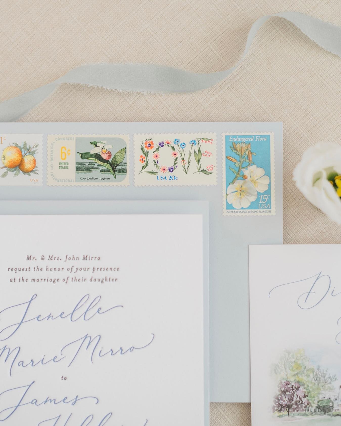 Vintage stamps will always have our heart 💛 #customweddingstationery #vintagepostagestamps #kellydesignco
⠀⠀⠀⠀⠀⠀⠀⠀⠀
Photographer: @theassociateteam, @jamiefishercollective, @brittelizphoto | Venue: @graycegardens | Planner: @eventscometrue_ | Floral