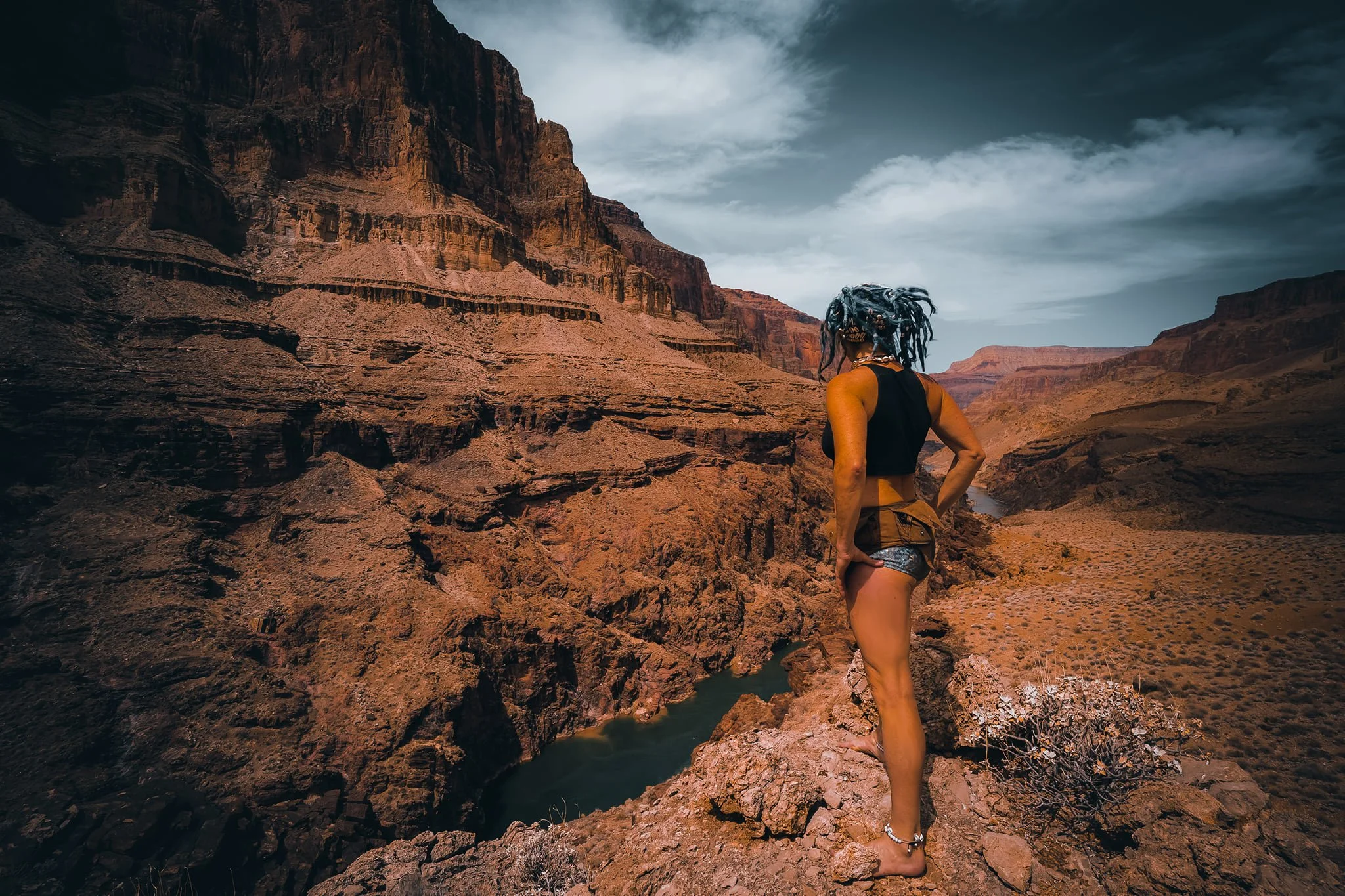 Mezza9 hiking in the backcountry of the grand canyon above the Colorado River
